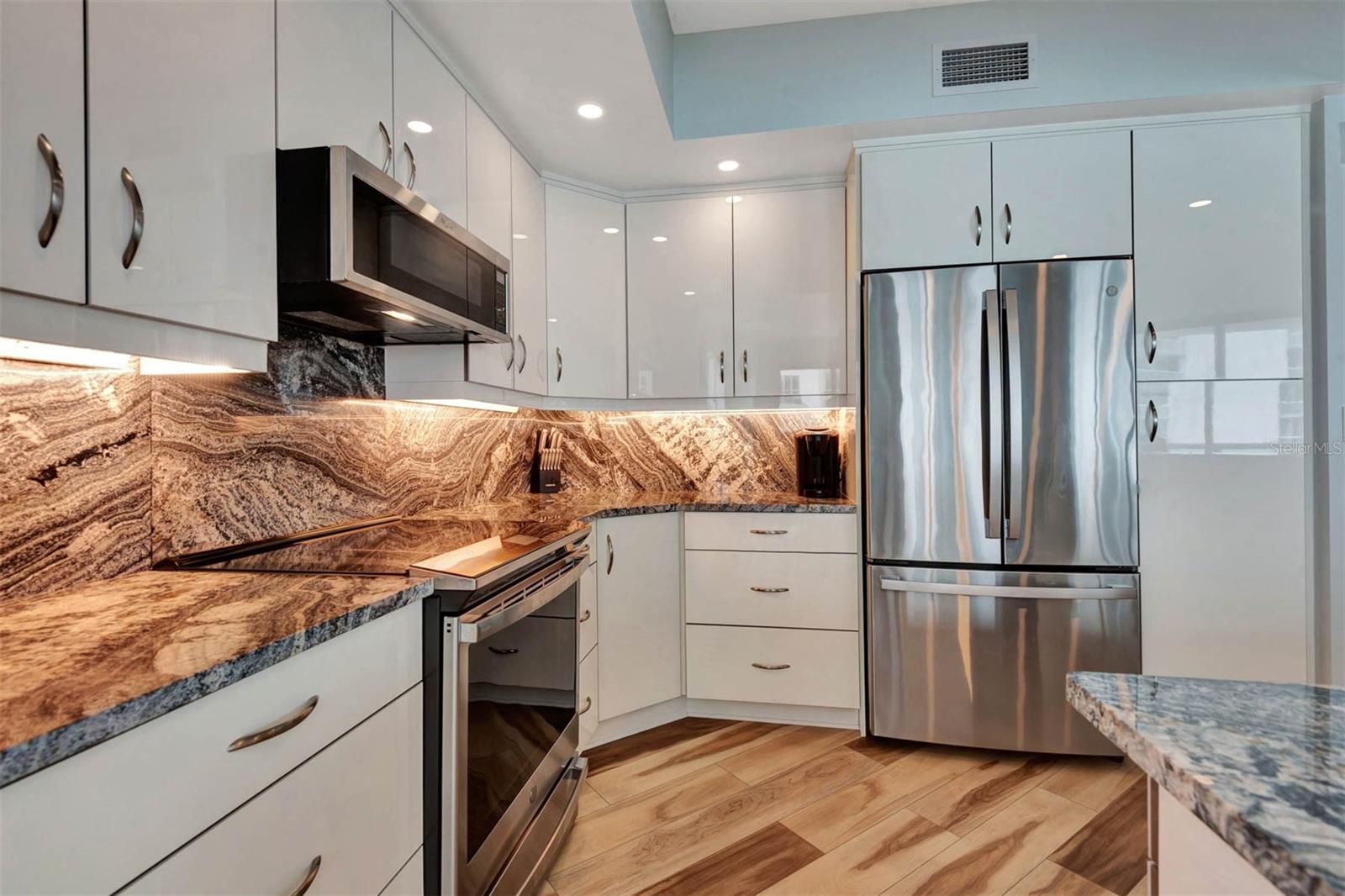 241 RIVERSIDE DR #1209