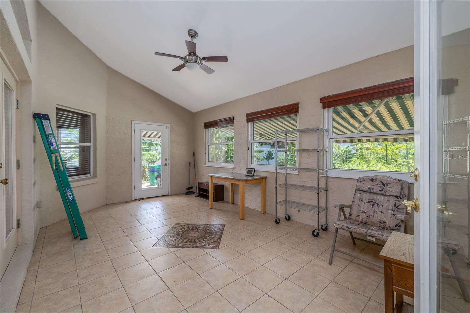 6 FAIRHILL LN