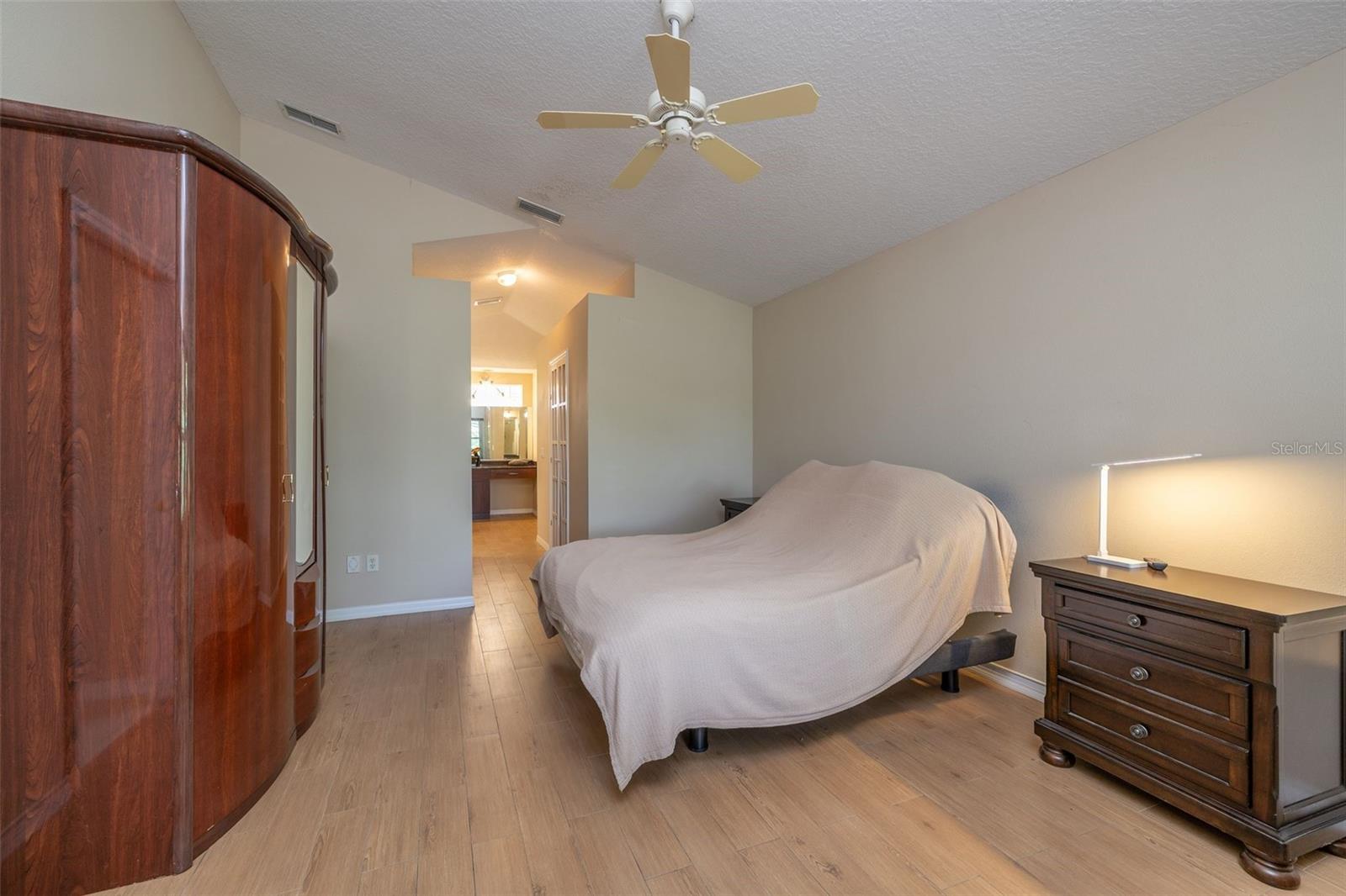 6 FAIRHILL LN