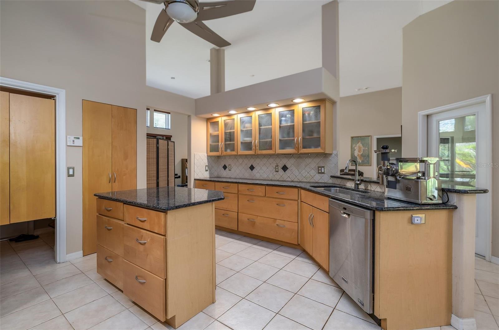 6 FAIRHILL LN