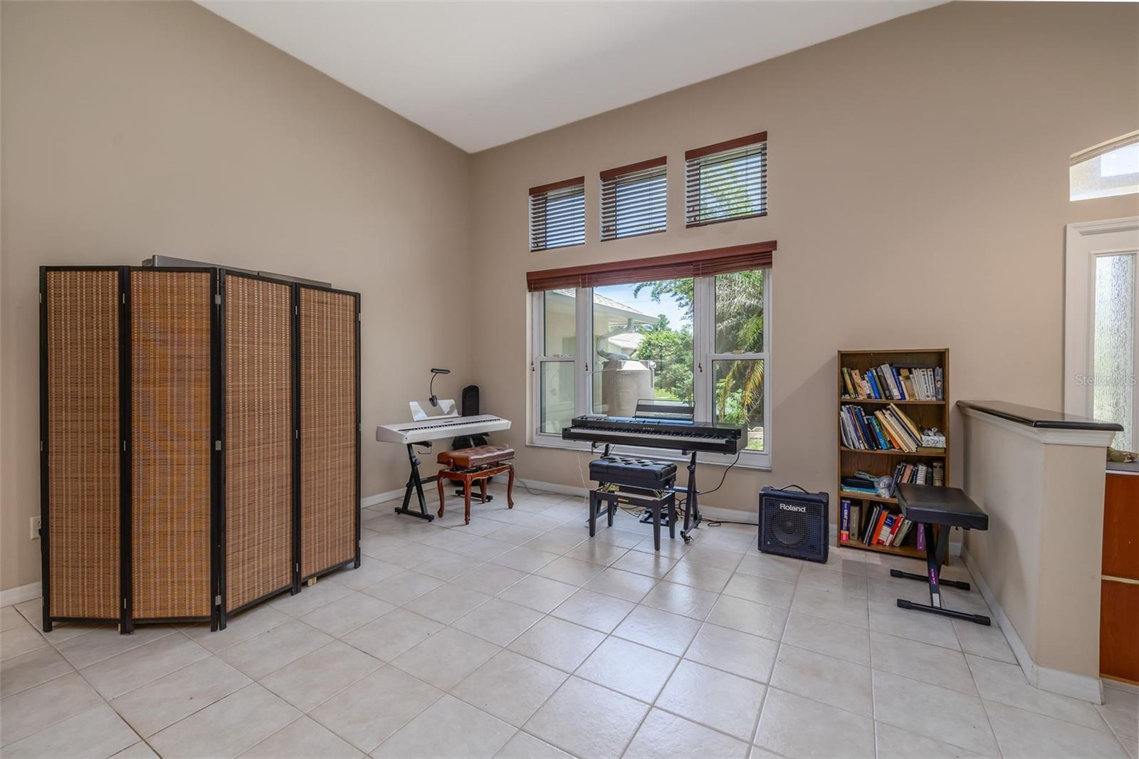 6 FAIRHILL LN