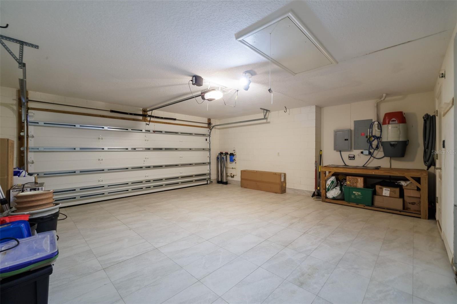 6 FAIRHILL LN