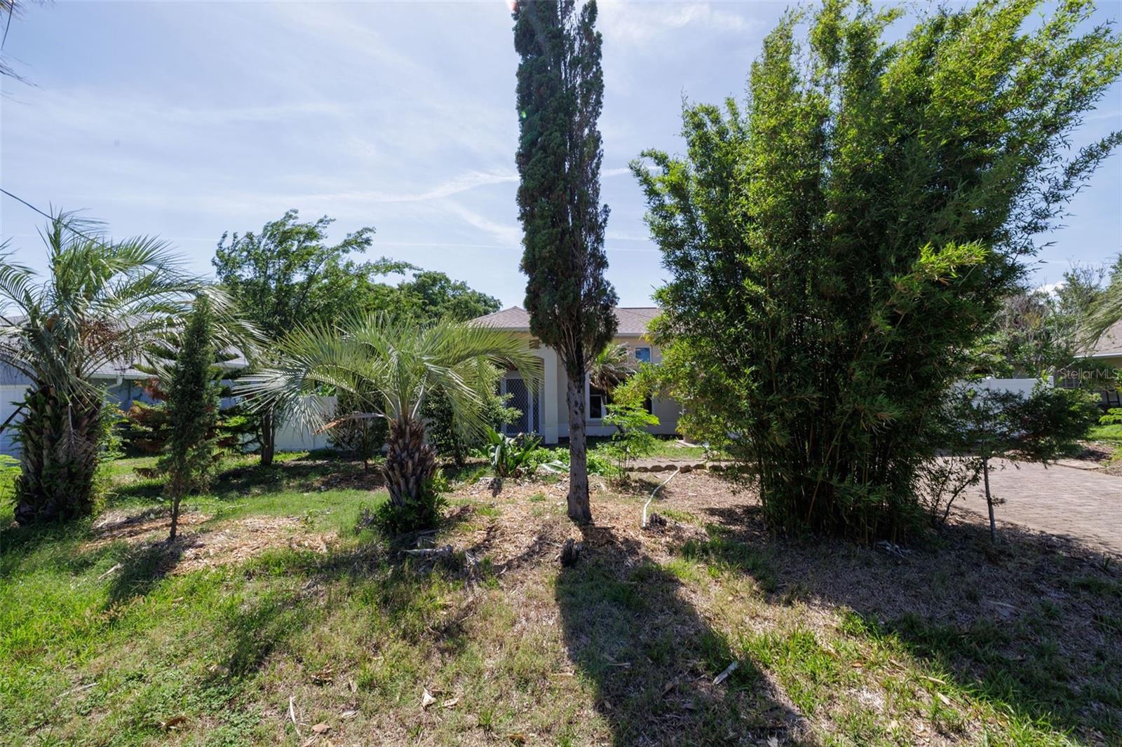 6 FAIRHILL LN