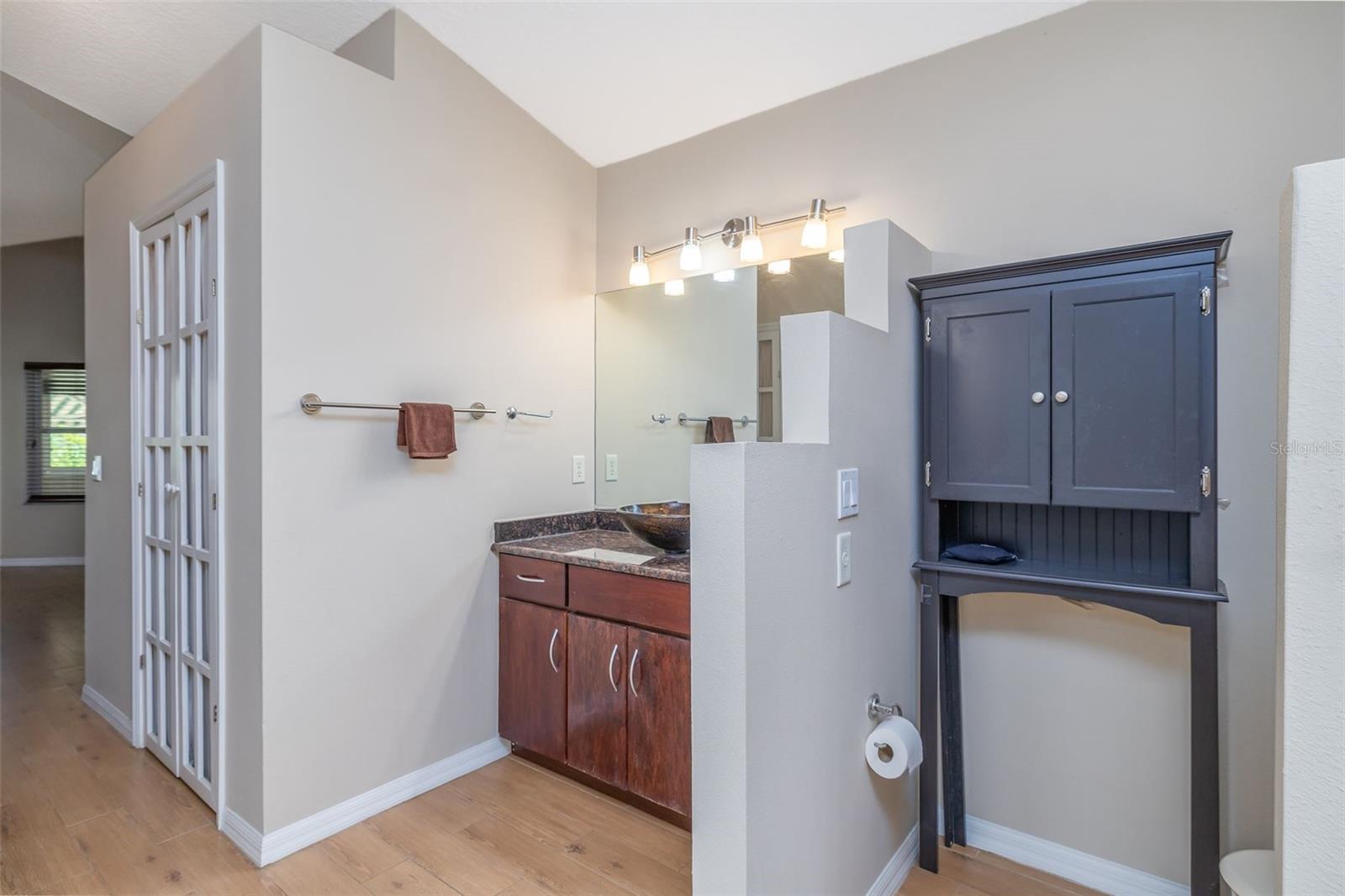 6 FAIRHILL LN