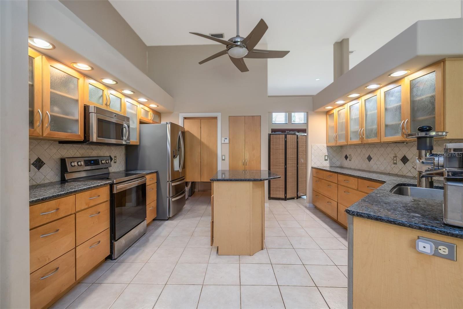 6 FAIRHILL LN