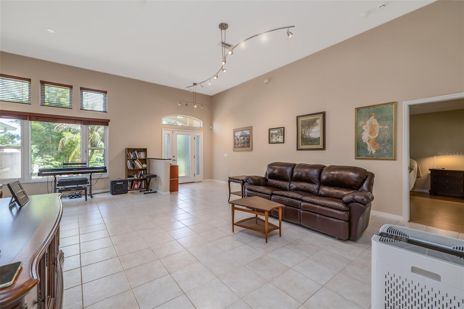 6 FAIRHILL LN