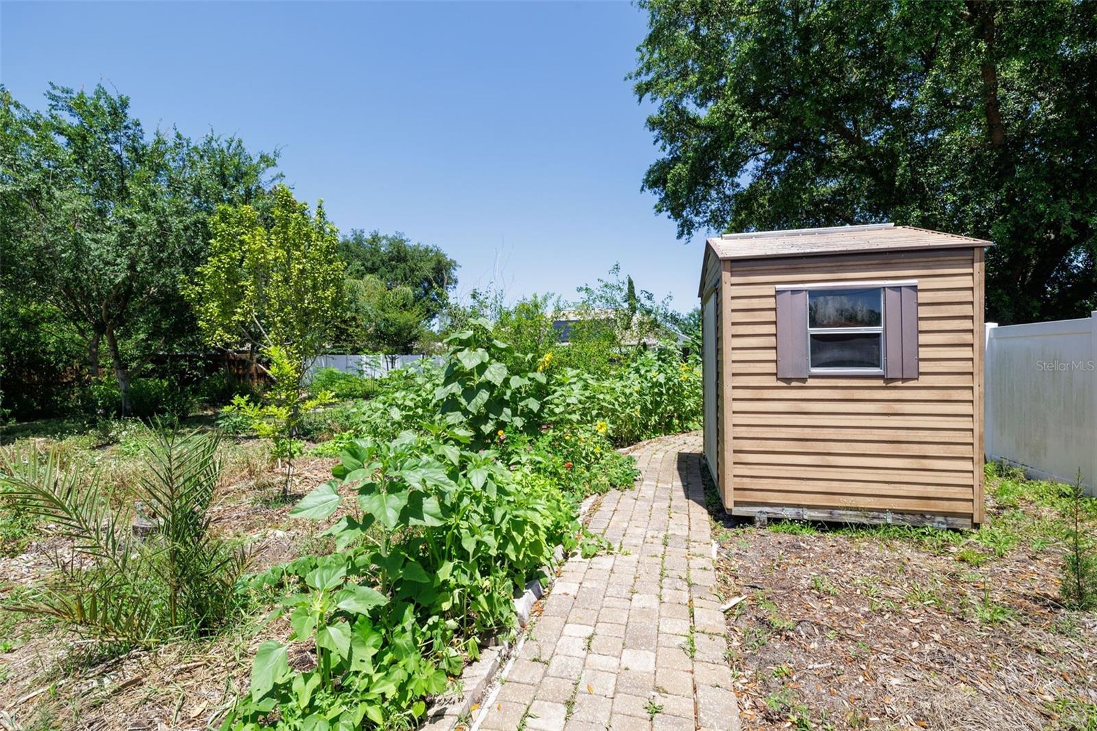 6 FAIRHILL LN