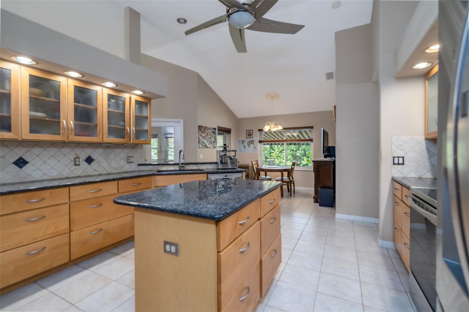 6 FAIRHILL LN