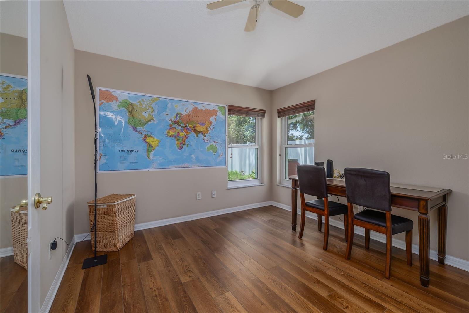6 FAIRHILL LN