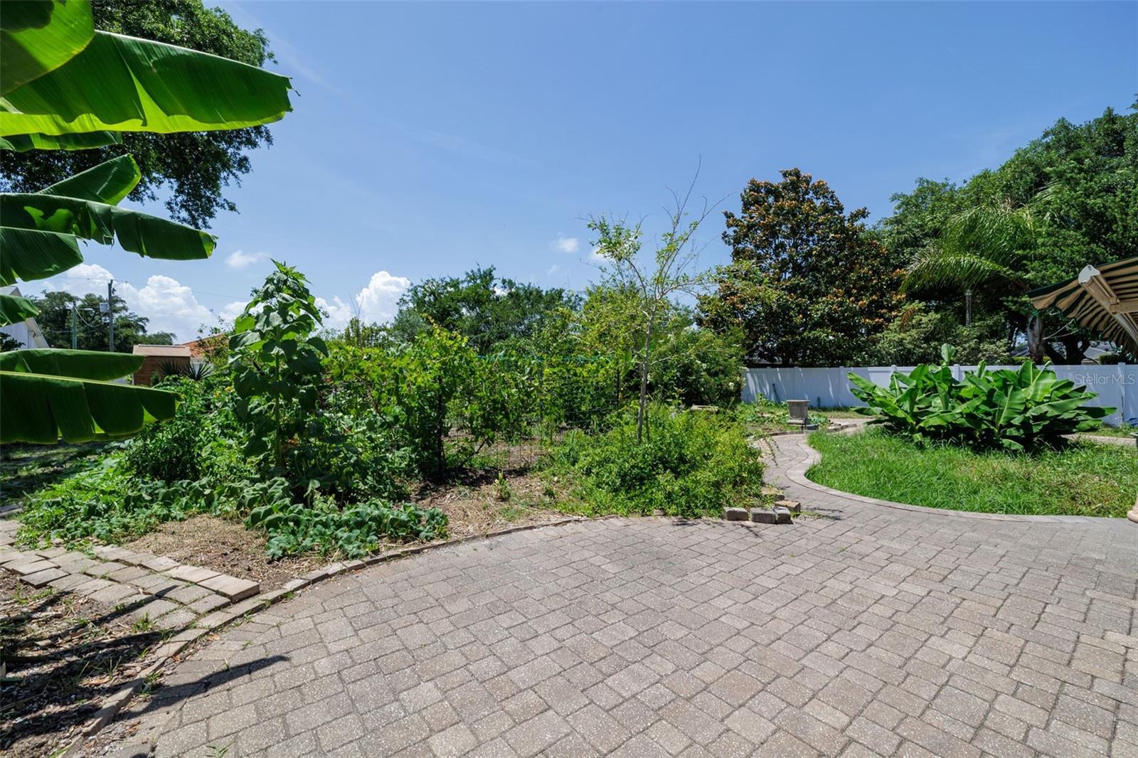 6 FAIRHILL LN
