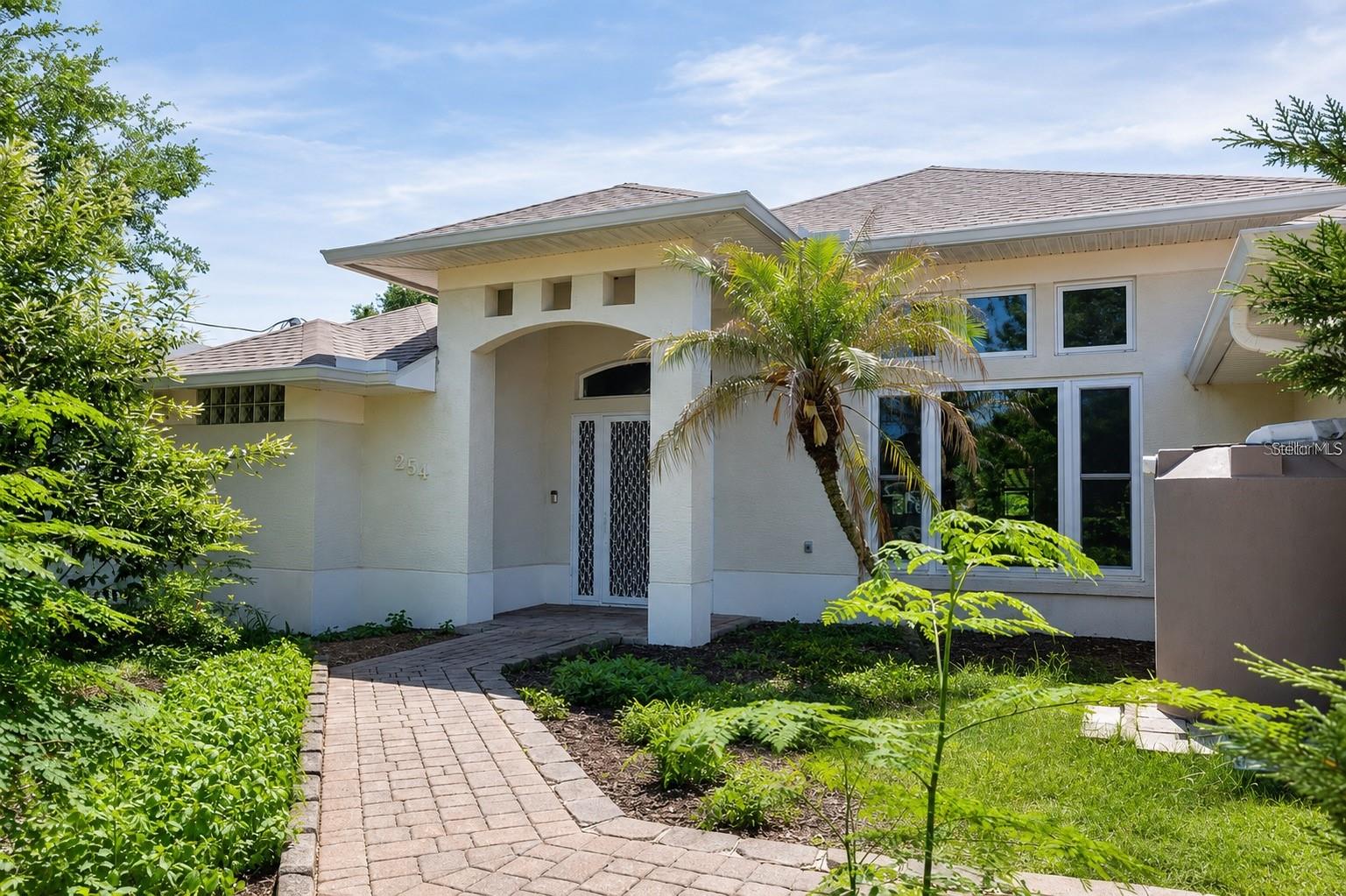 6 FAIRHILL LN