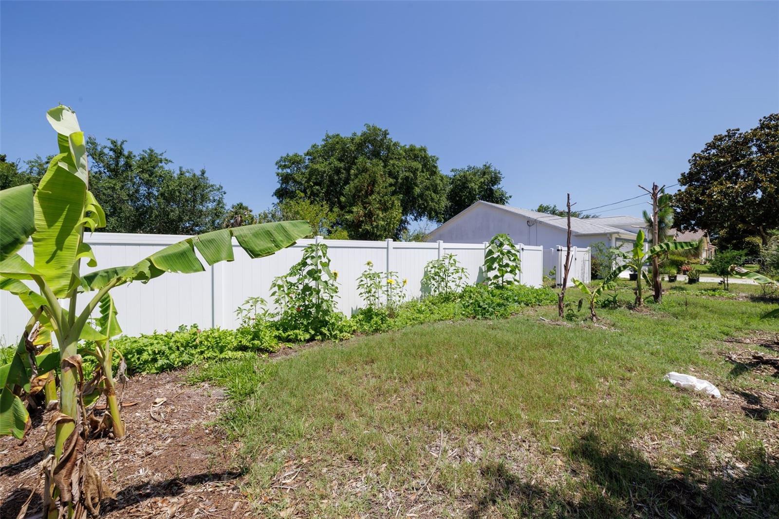 6 FAIRHILL LN