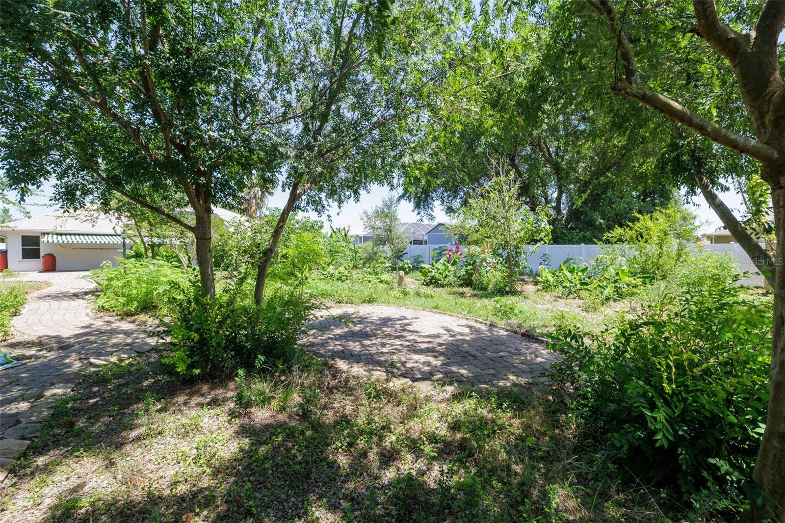 6 FAIRHILL LN
