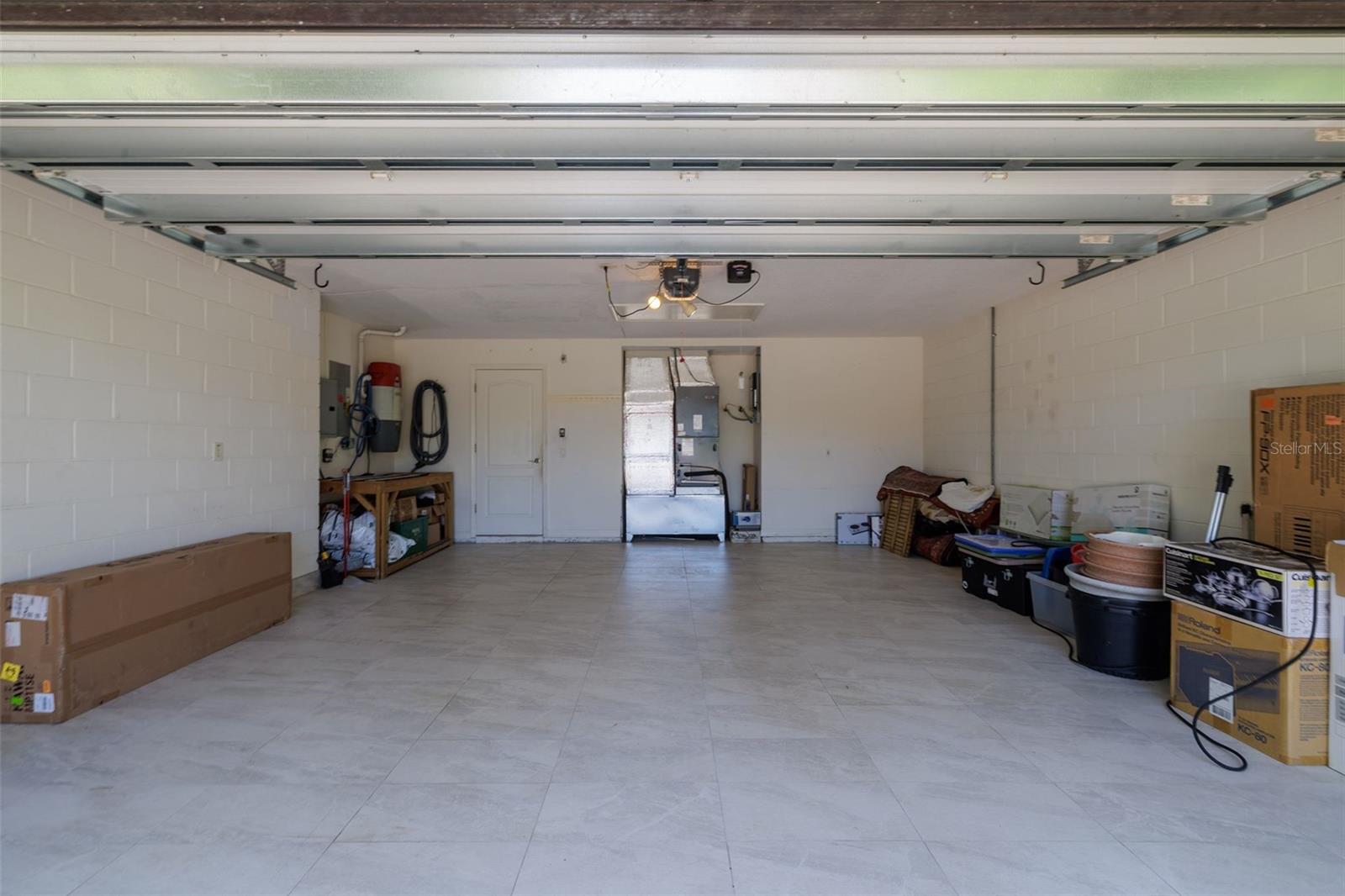 6 FAIRHILL LN