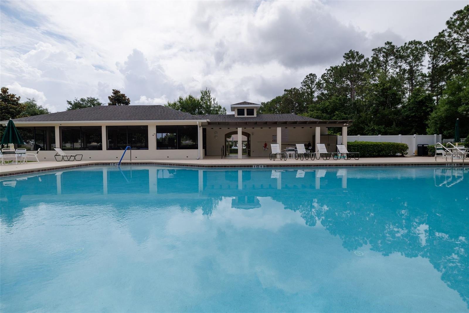 61 RAINTREE CIR
