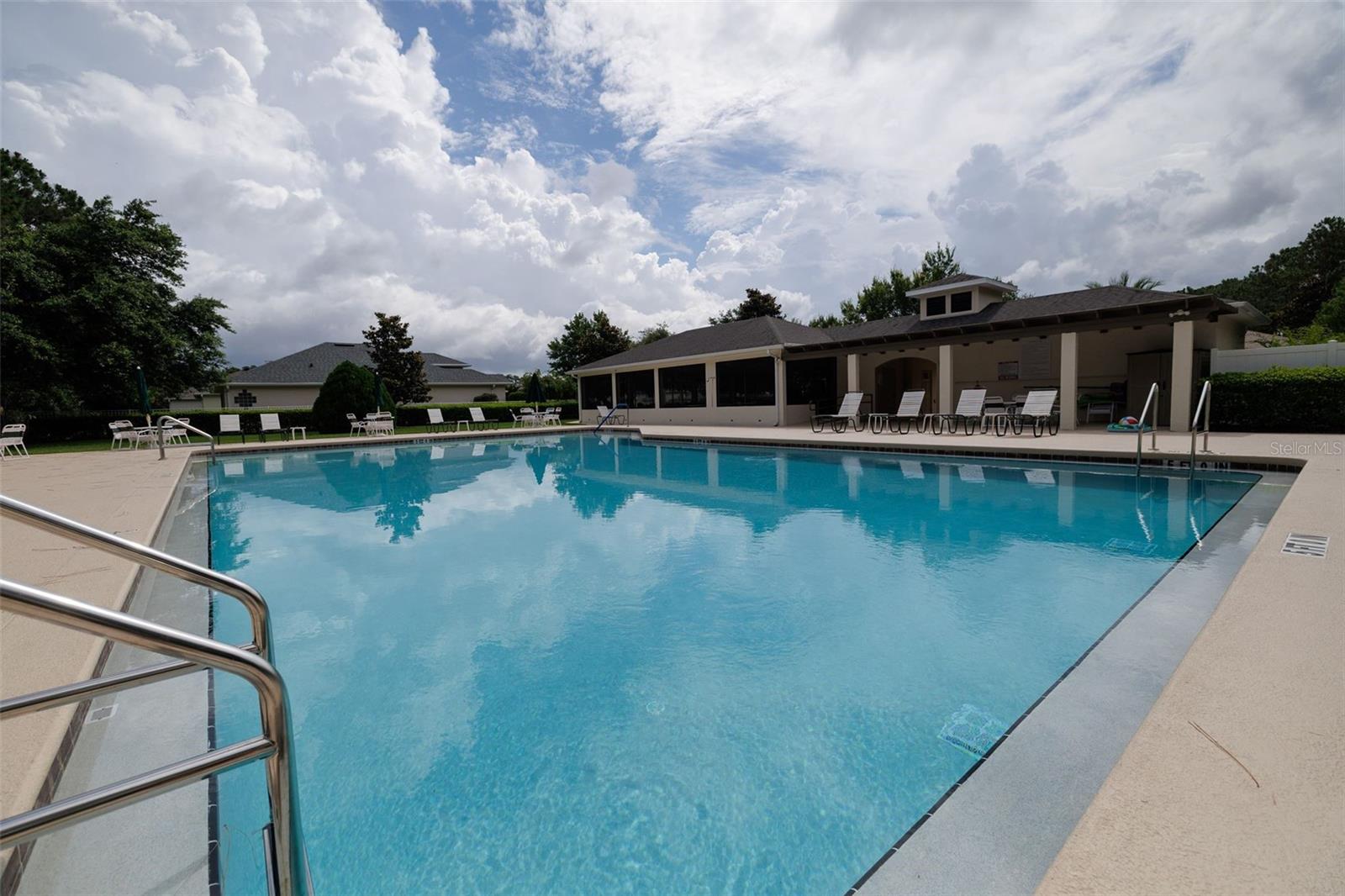 61 RAINTREE CIR