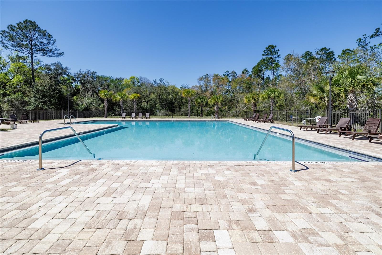 18 OAKLEAF WAY