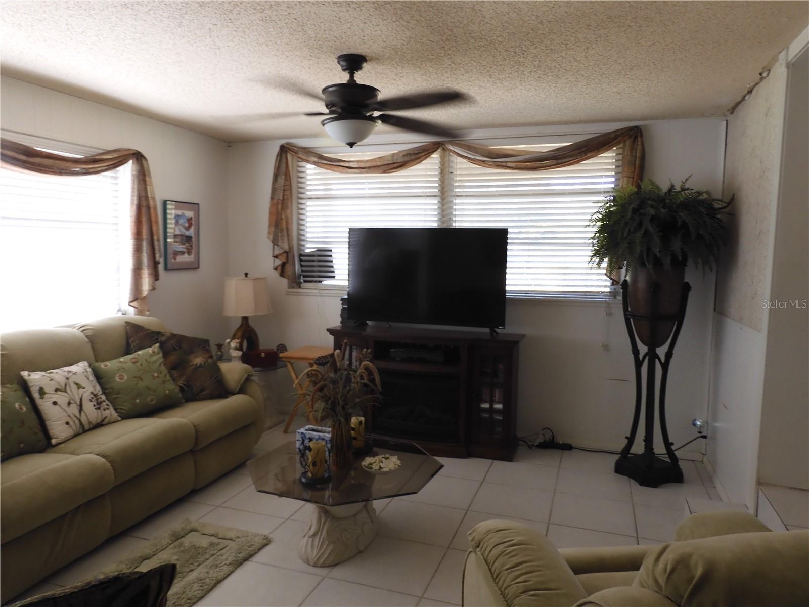 1627 UMBRELLA TREE DR