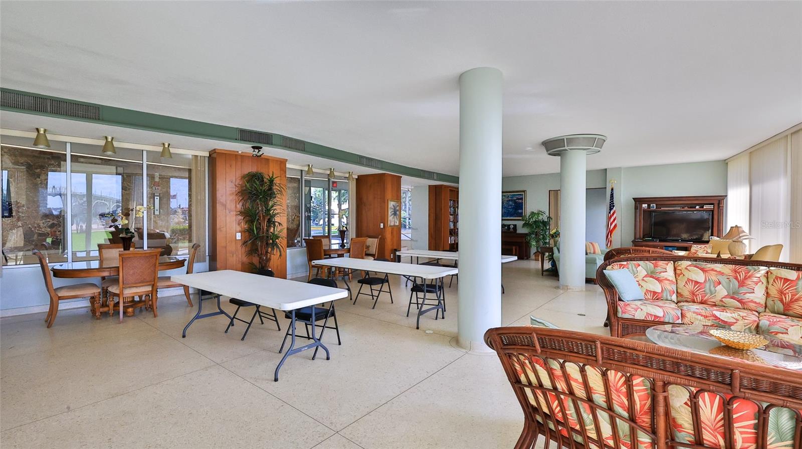 1224 S PENINSULA DR #219