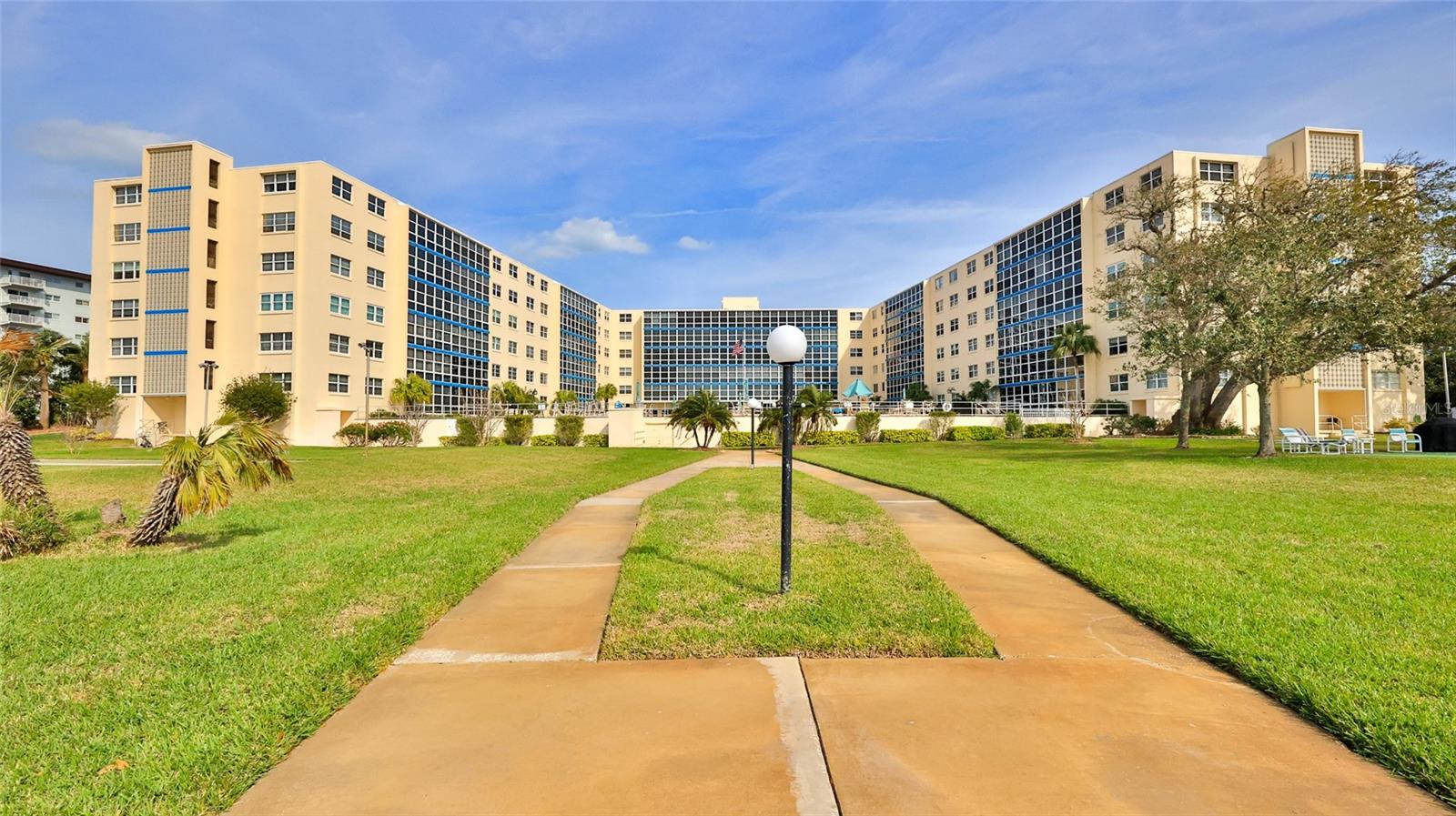 1224 S PENINSULA DR #219