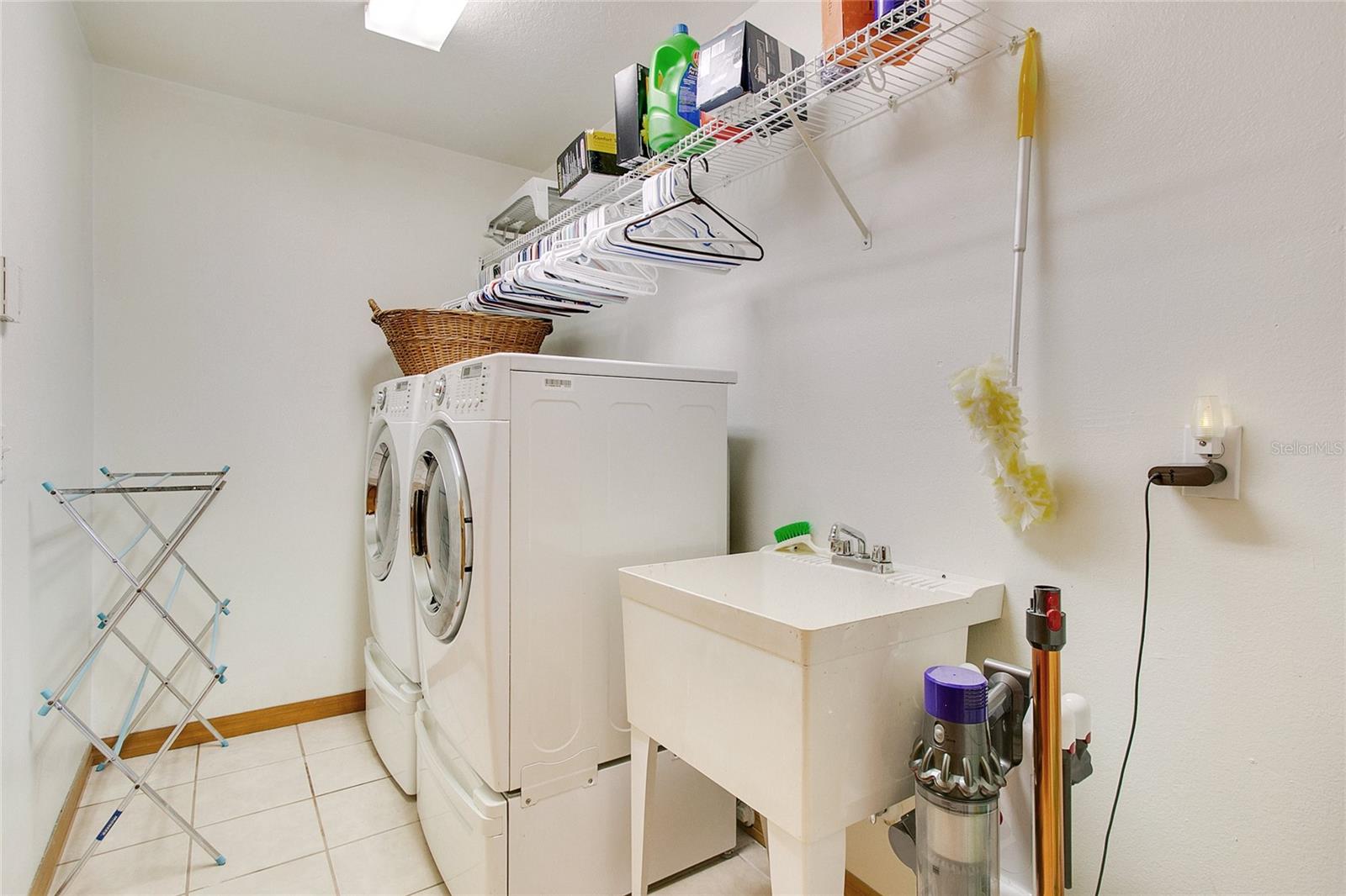 3592 GATLIN PLACE CIR