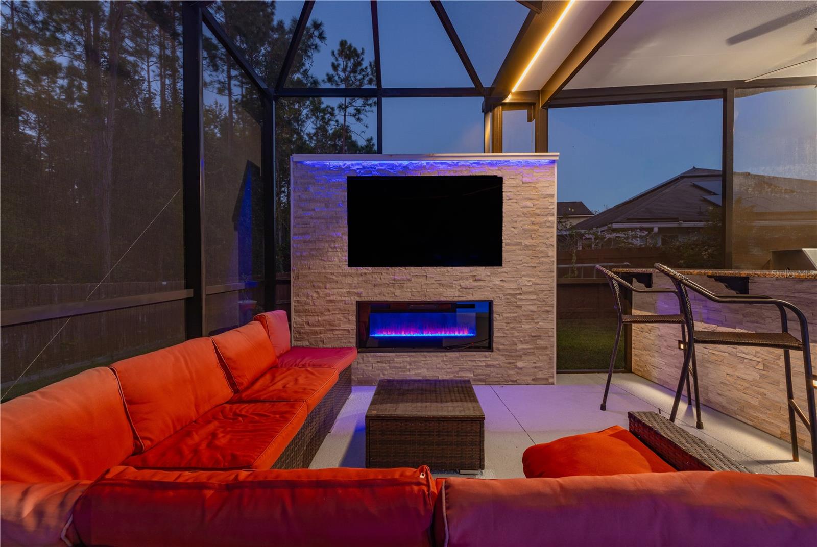 415 W NEW ENGLAND DR