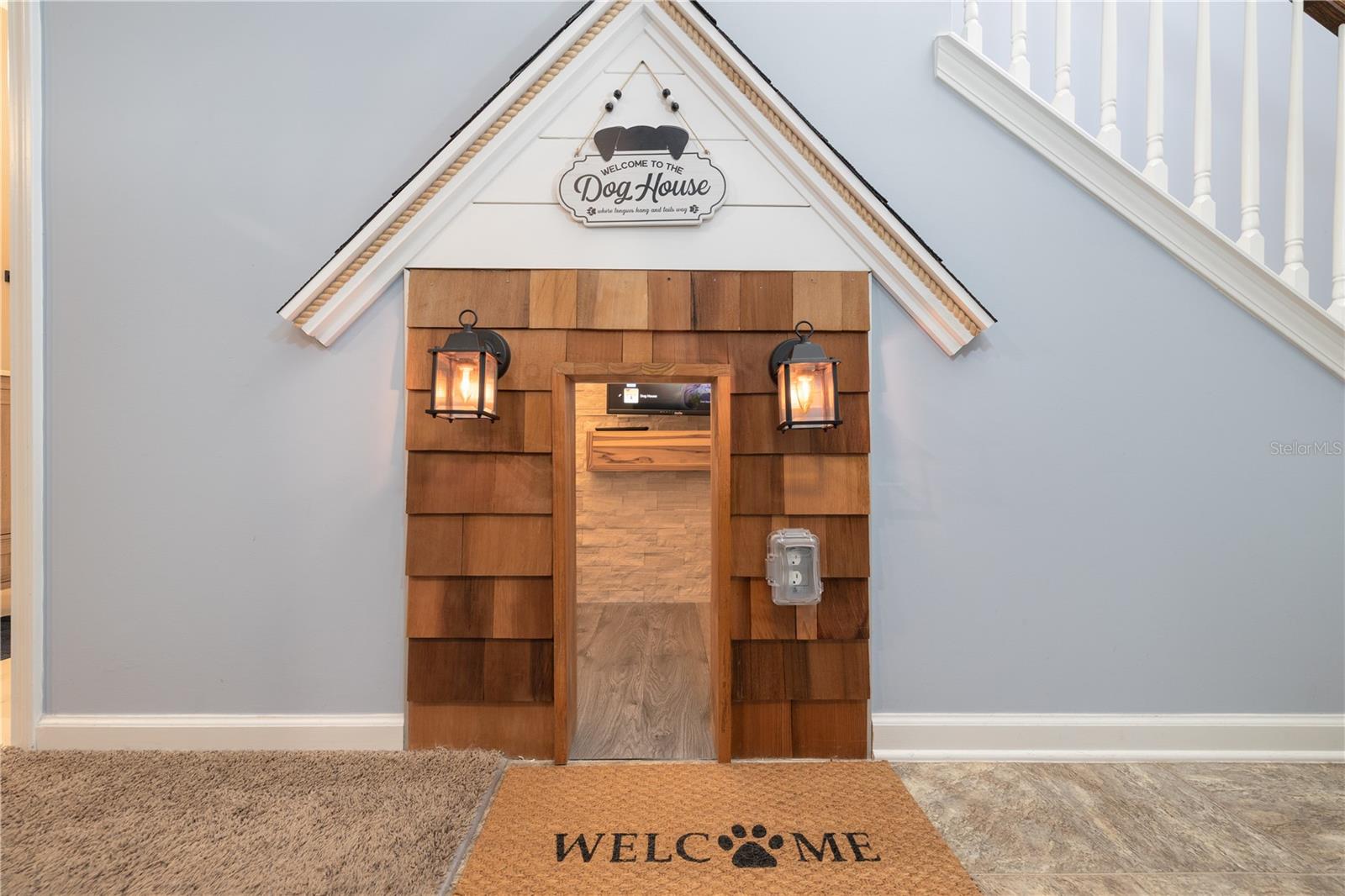 415 W NEW ENGLAND DR