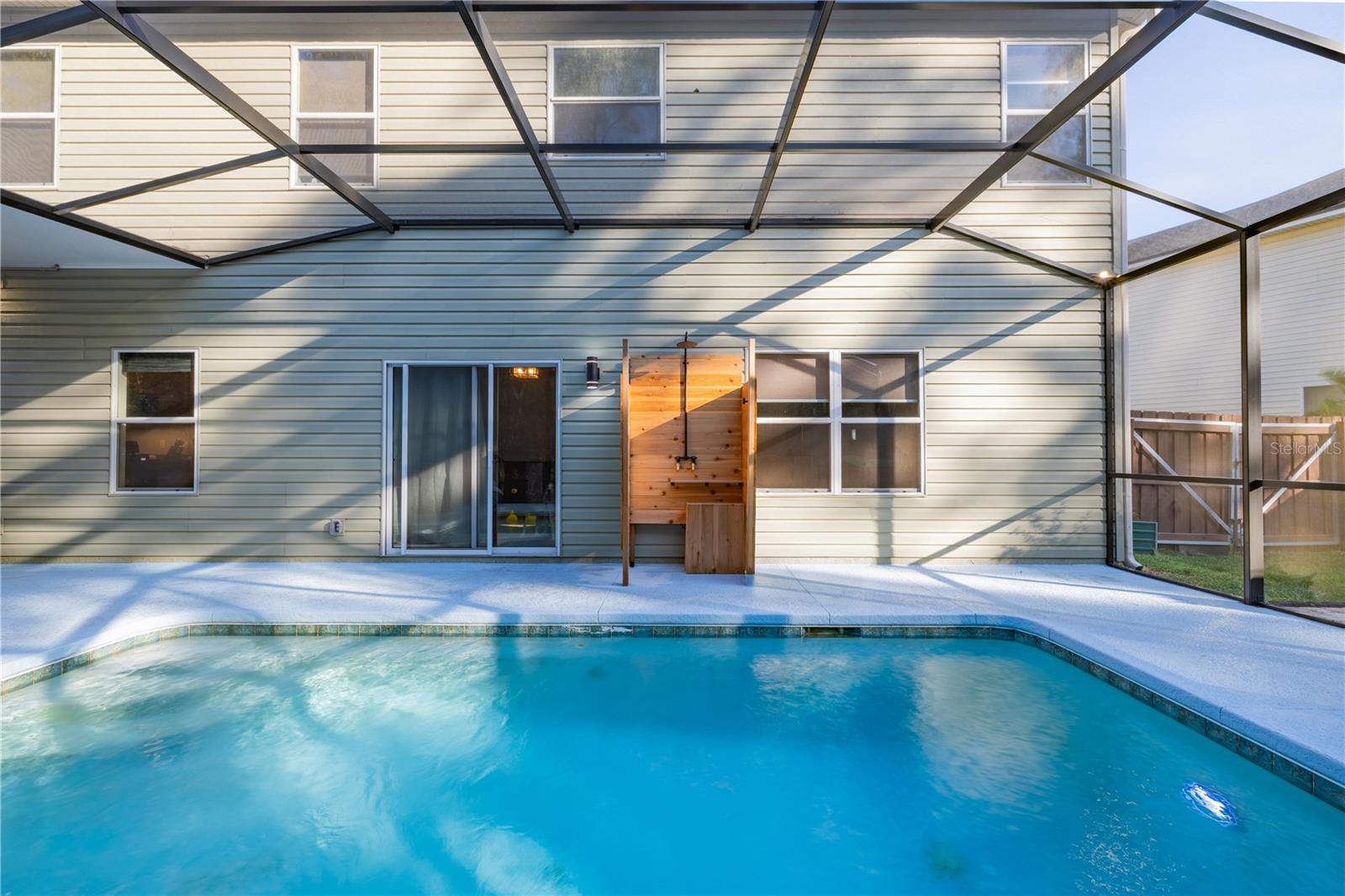 415 W NEW ENGLAND DR