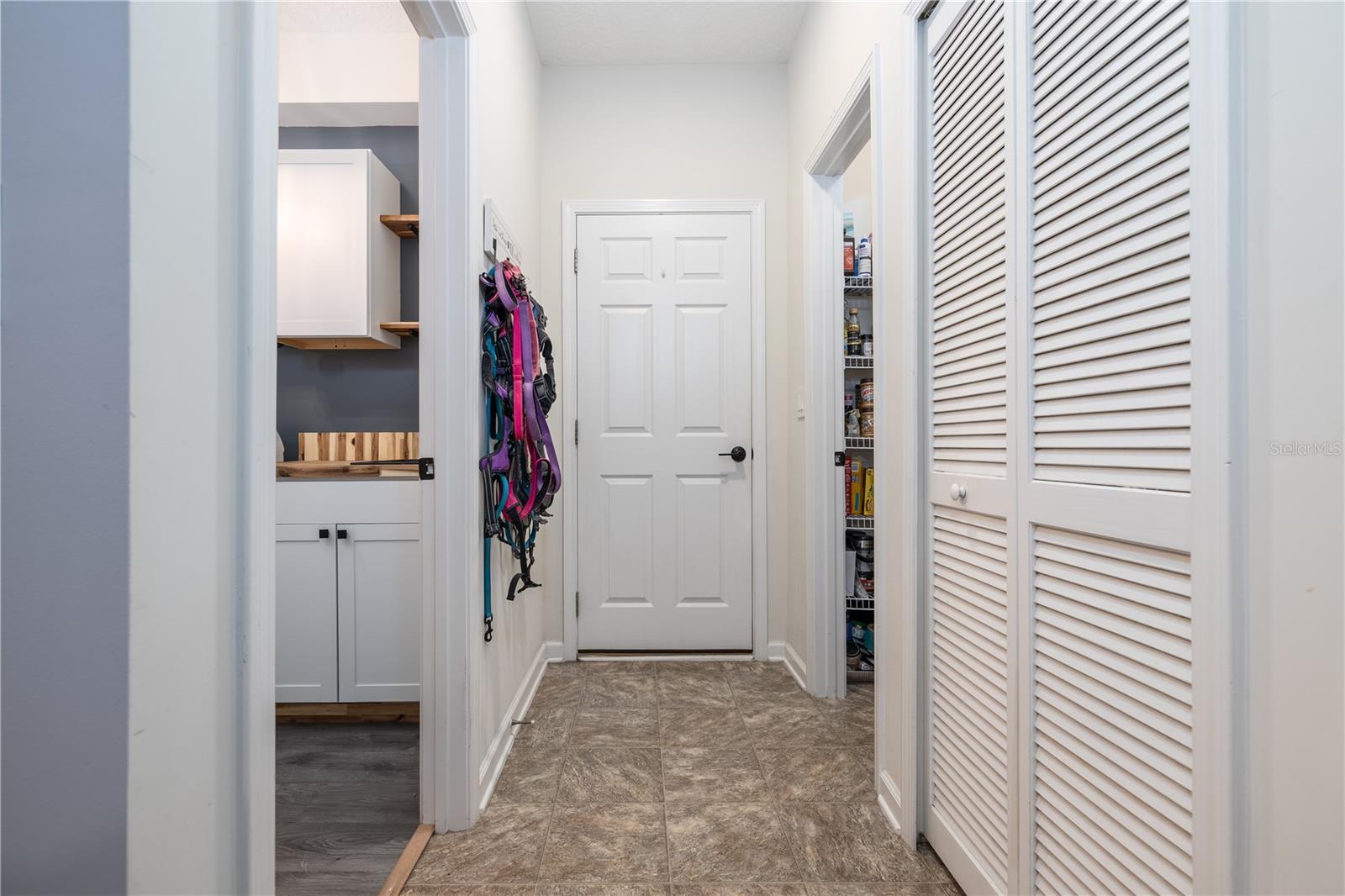 415 W NEW ENGLAND DR