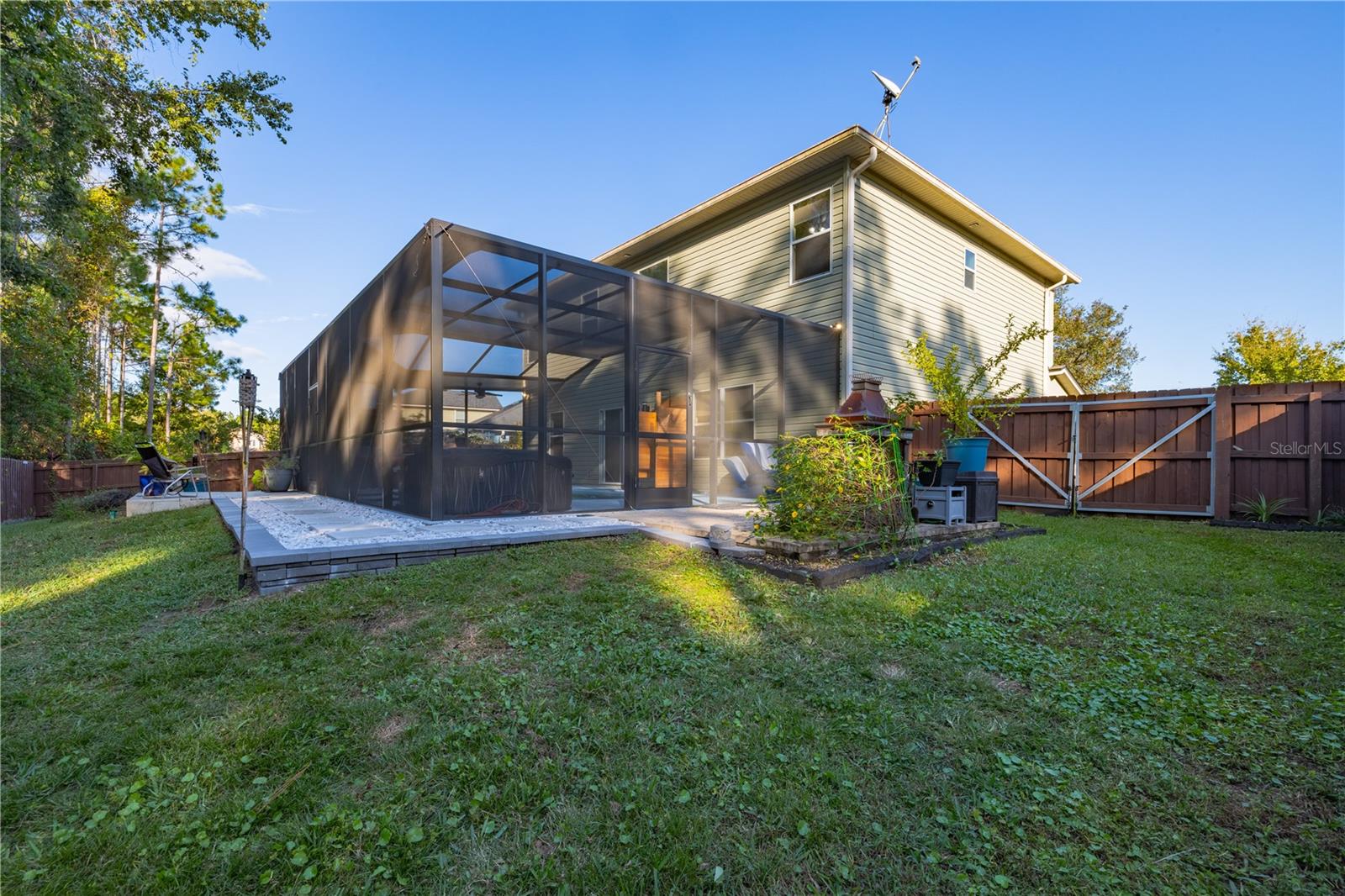 415 W NEW ENGLAND DR