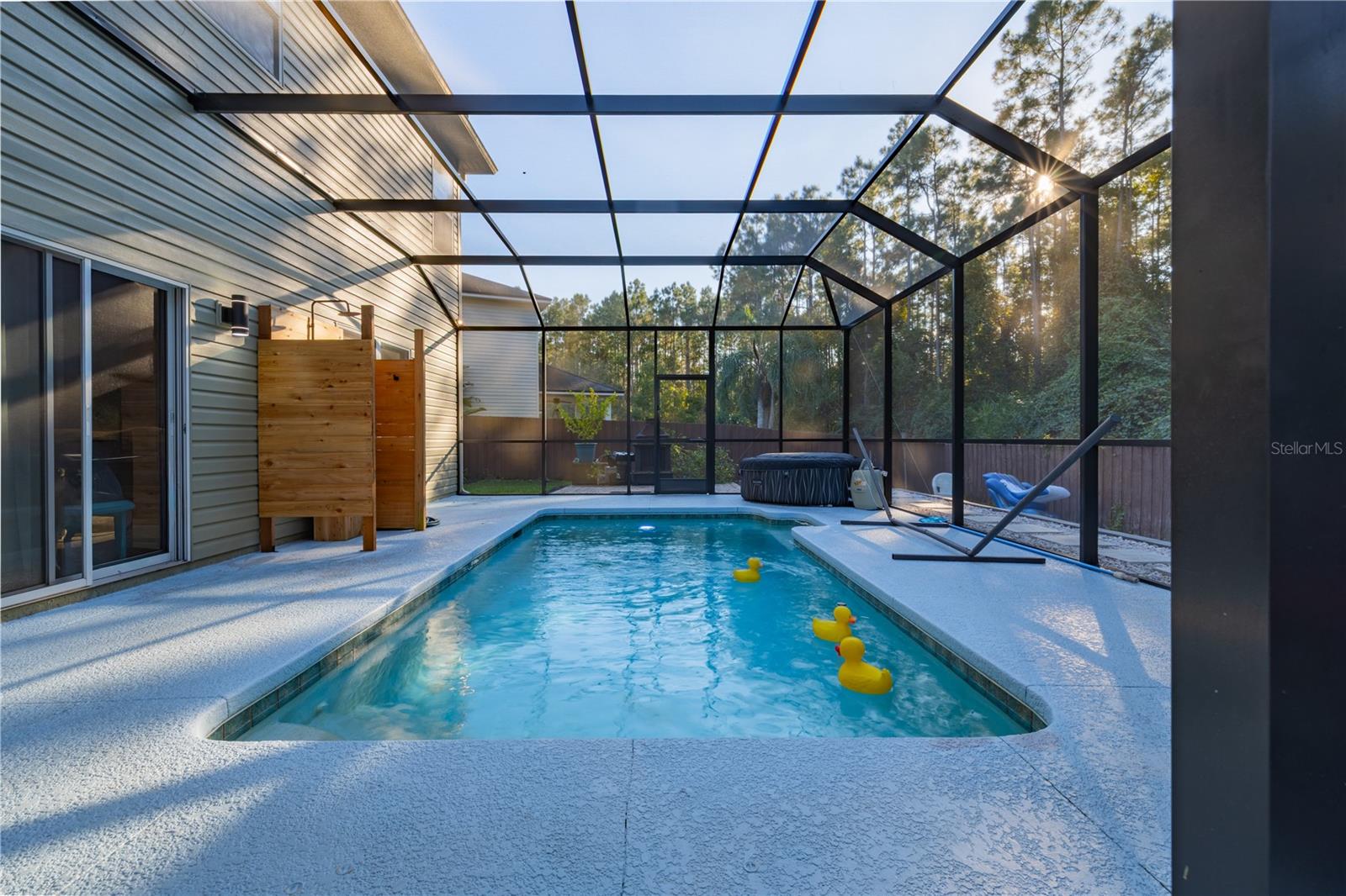 415 W NEW ENGLAND DR