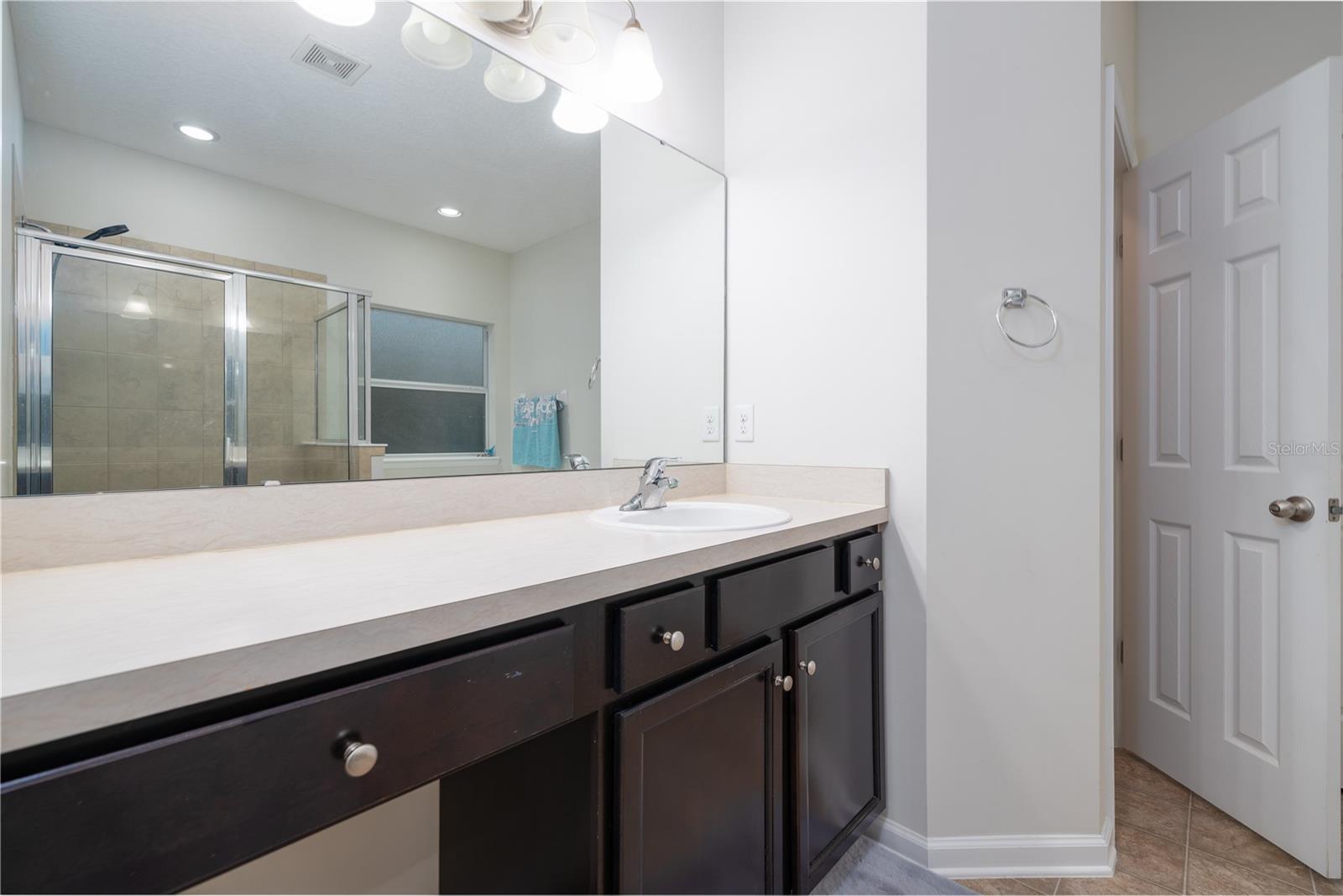 415 W NEW ENGLAND DR