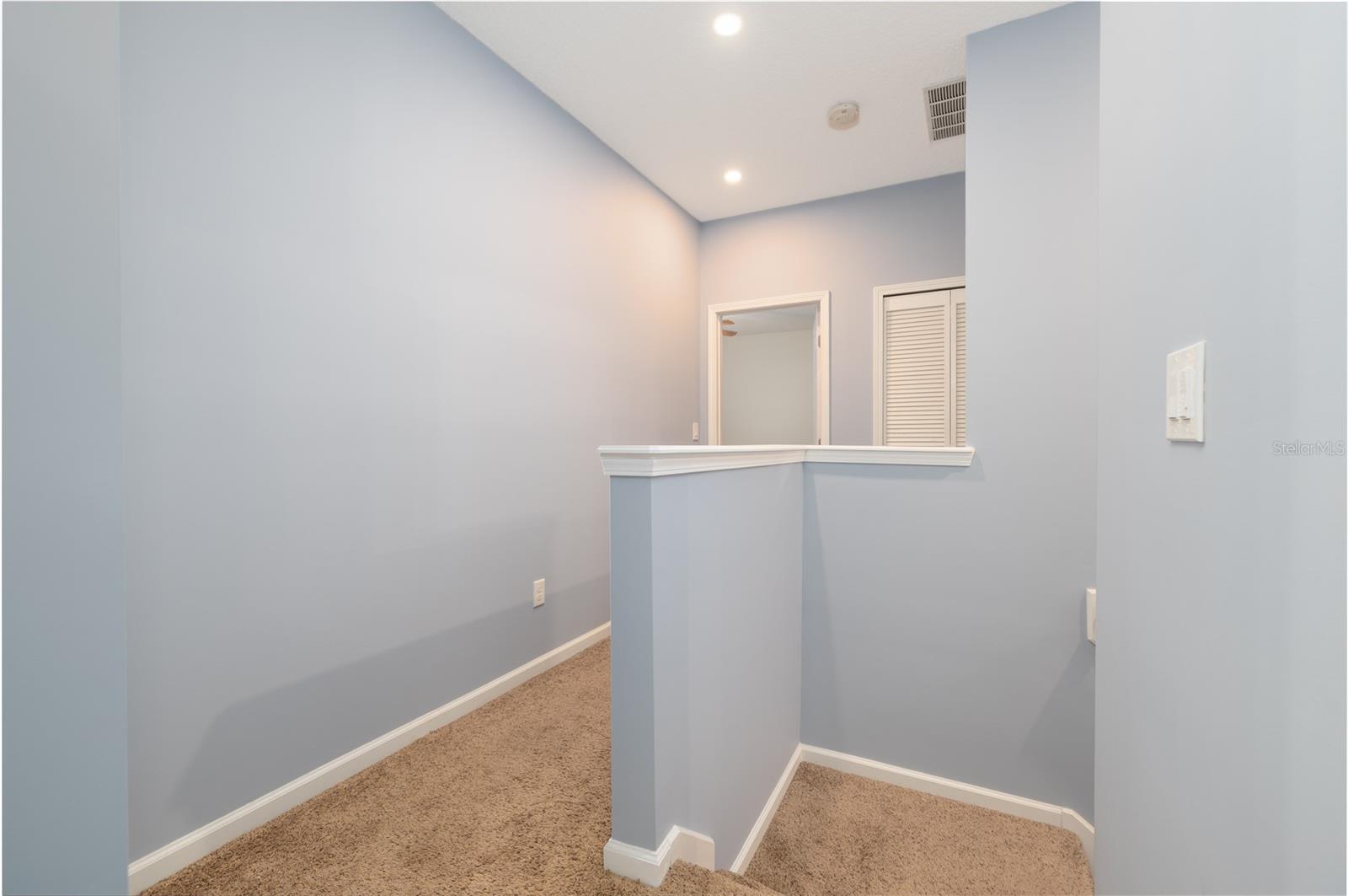 415 W NEW ENGLAND DR