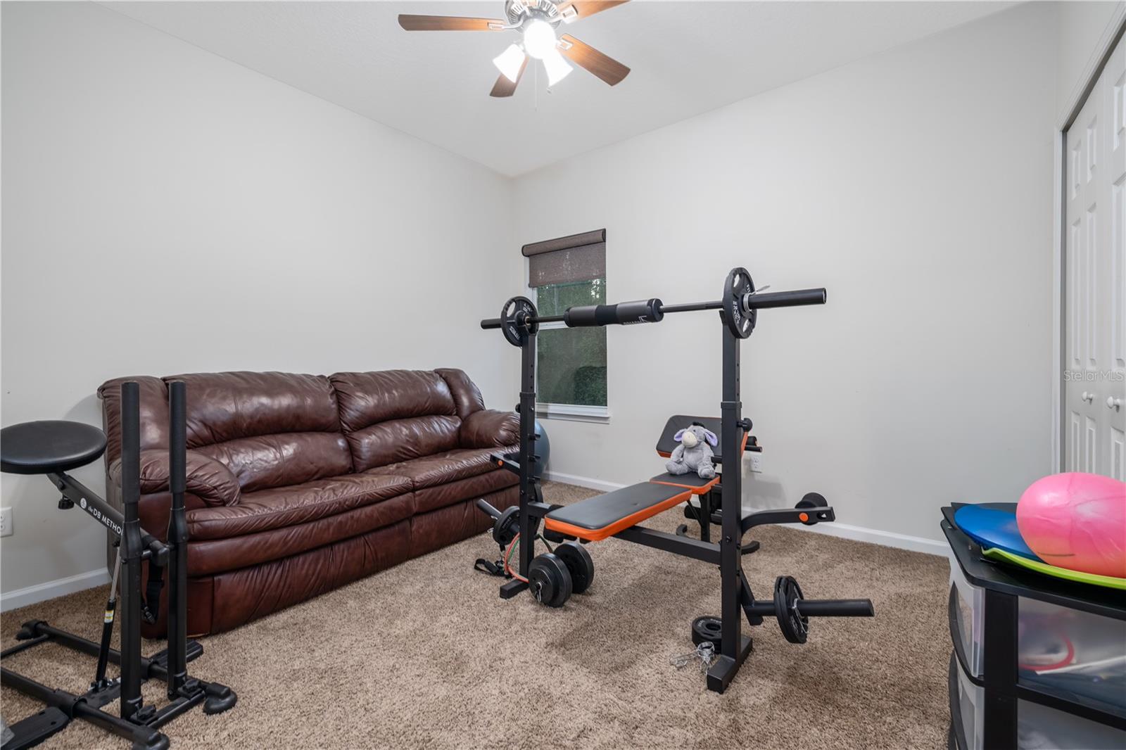 415 W NEW ENGLAND DR