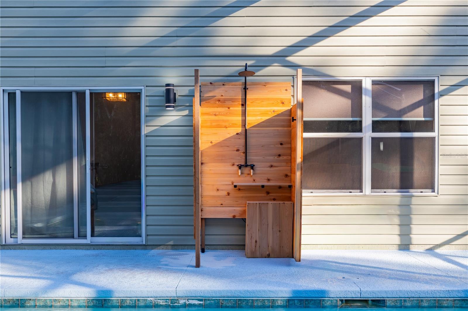 415 W NEW ENGLAND DR