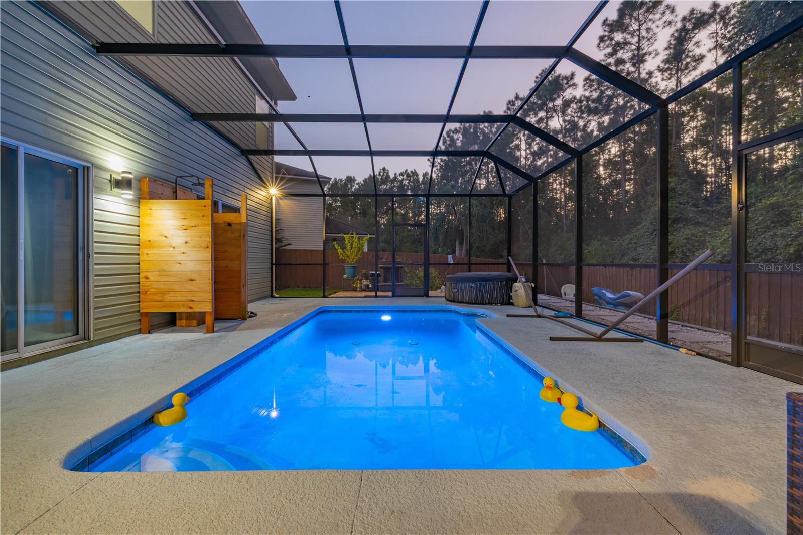 415 W NEW ENGLAND DR