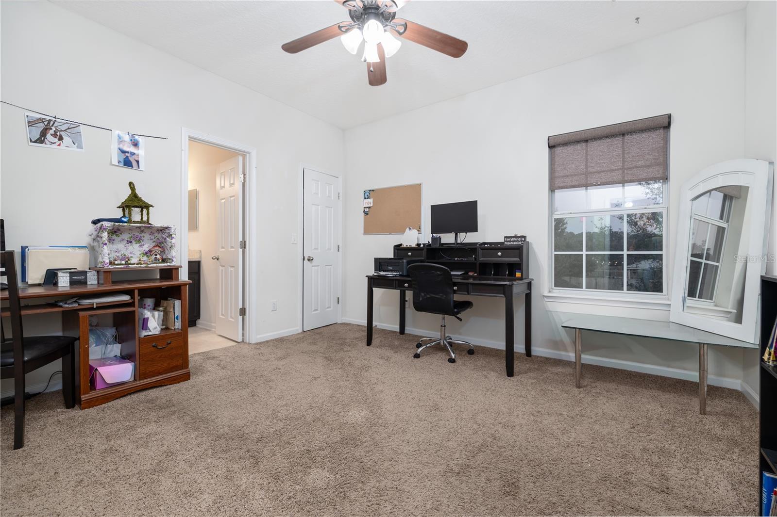 415 W NEW ENGLAND DR