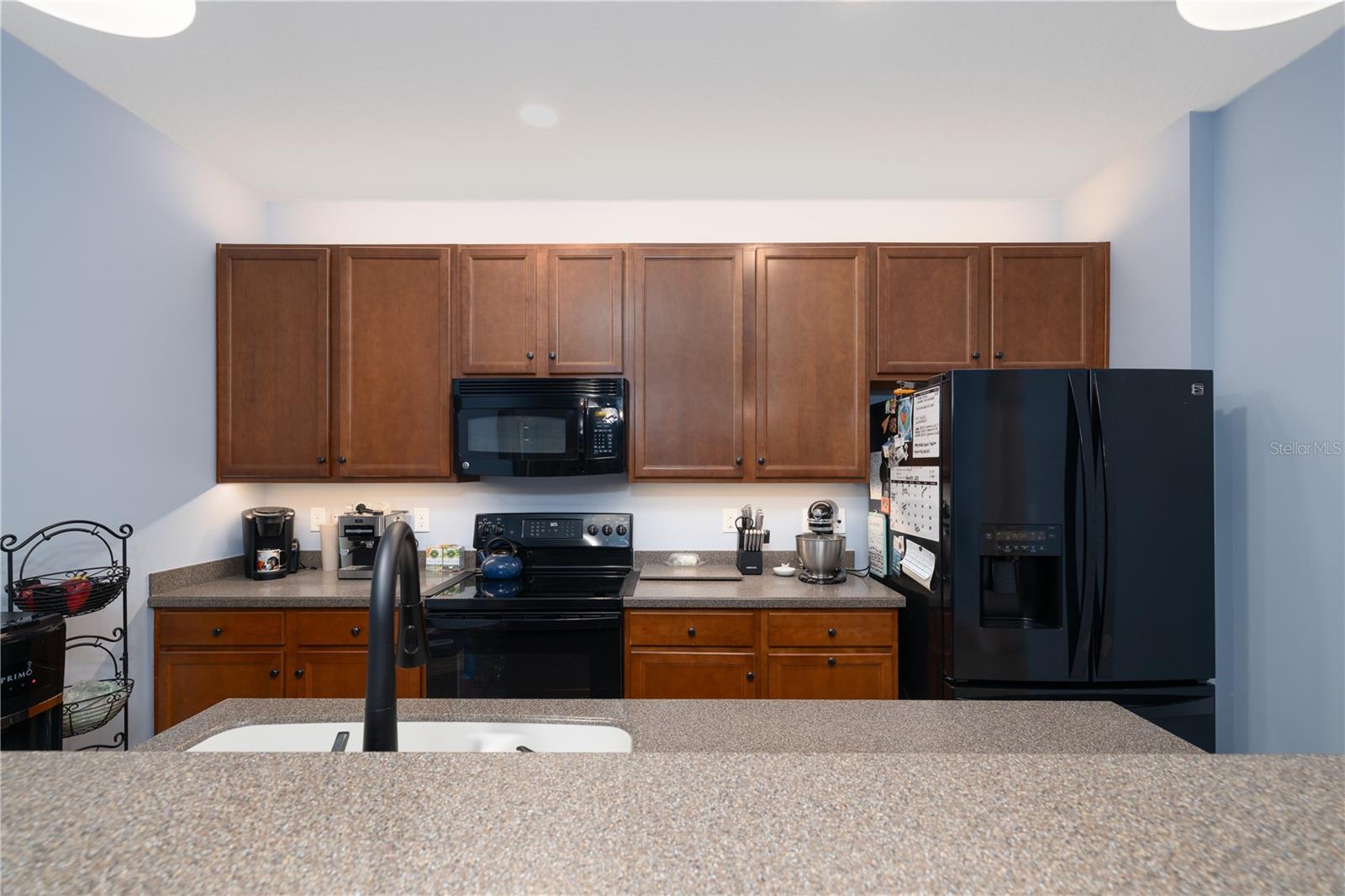 415 W NEW ENGLAND DR