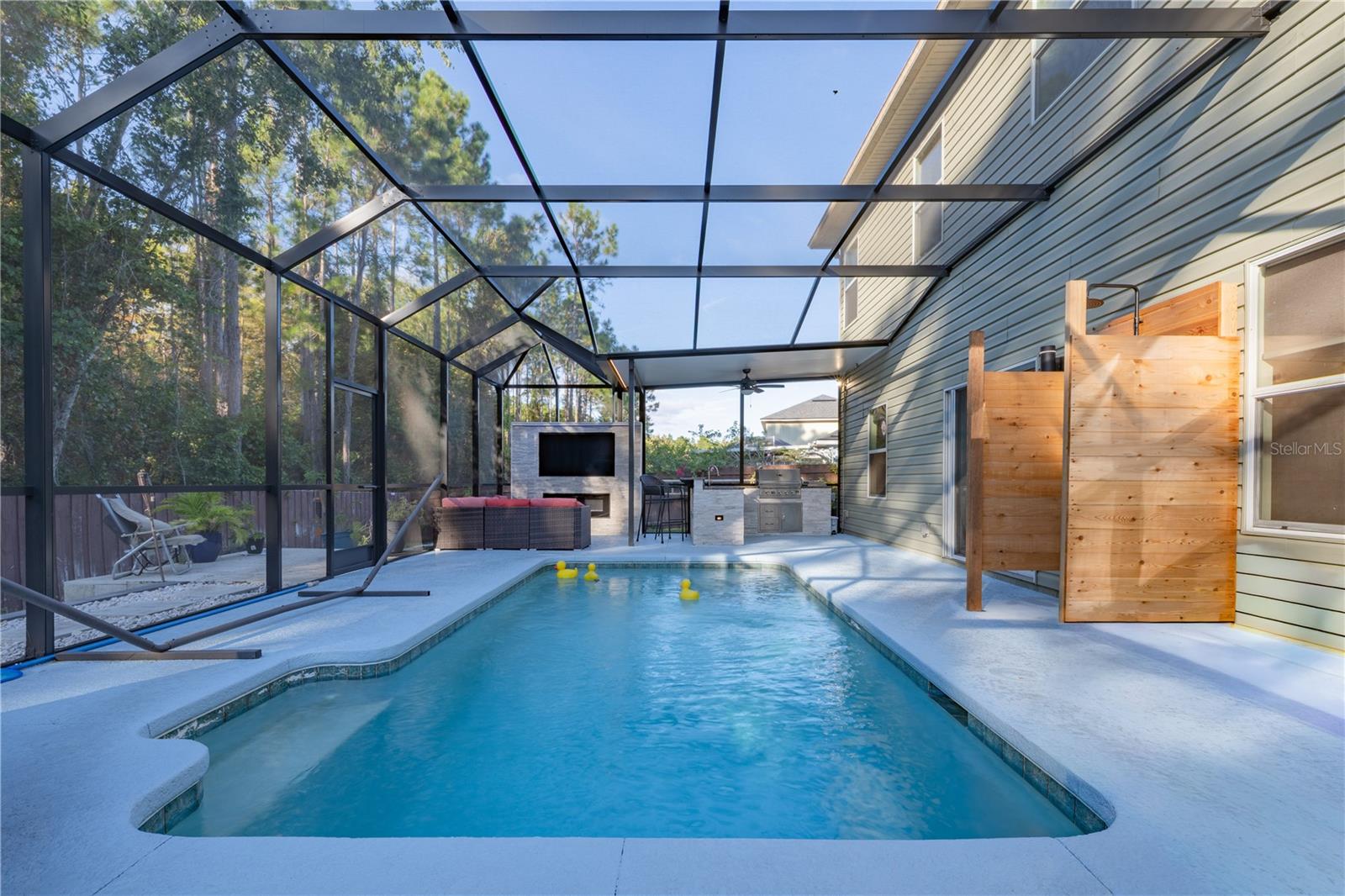 415 W NEW ENGLAND DR