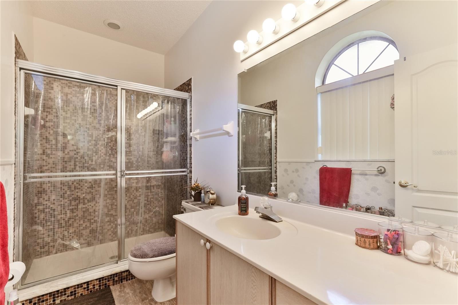121 DOVECOTE LN
