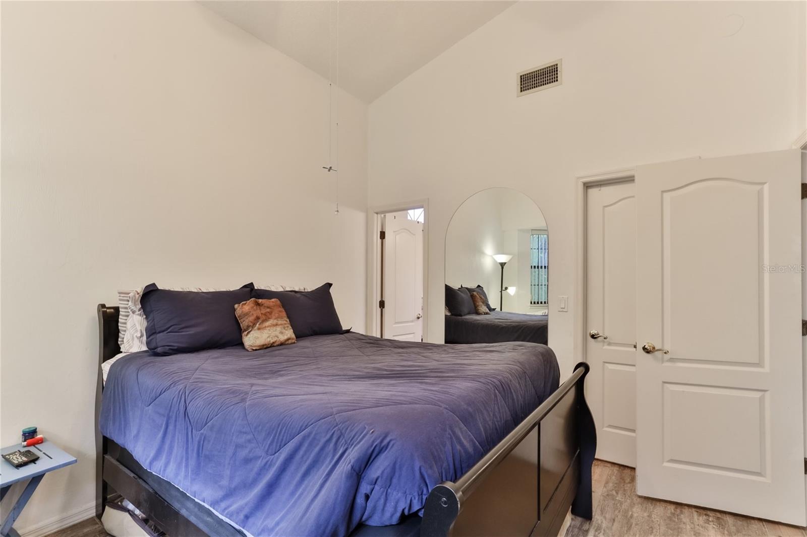 121 DOVECOTE LN