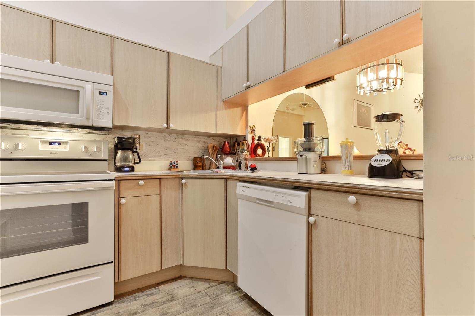 121 DOVECOTE LN