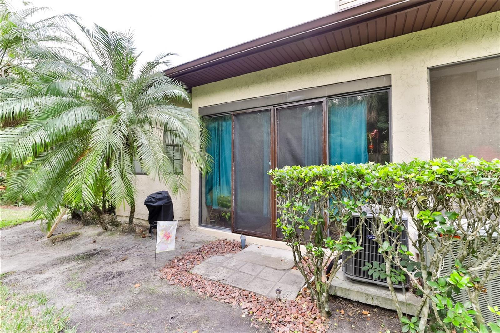 121 DOVECOTE LN