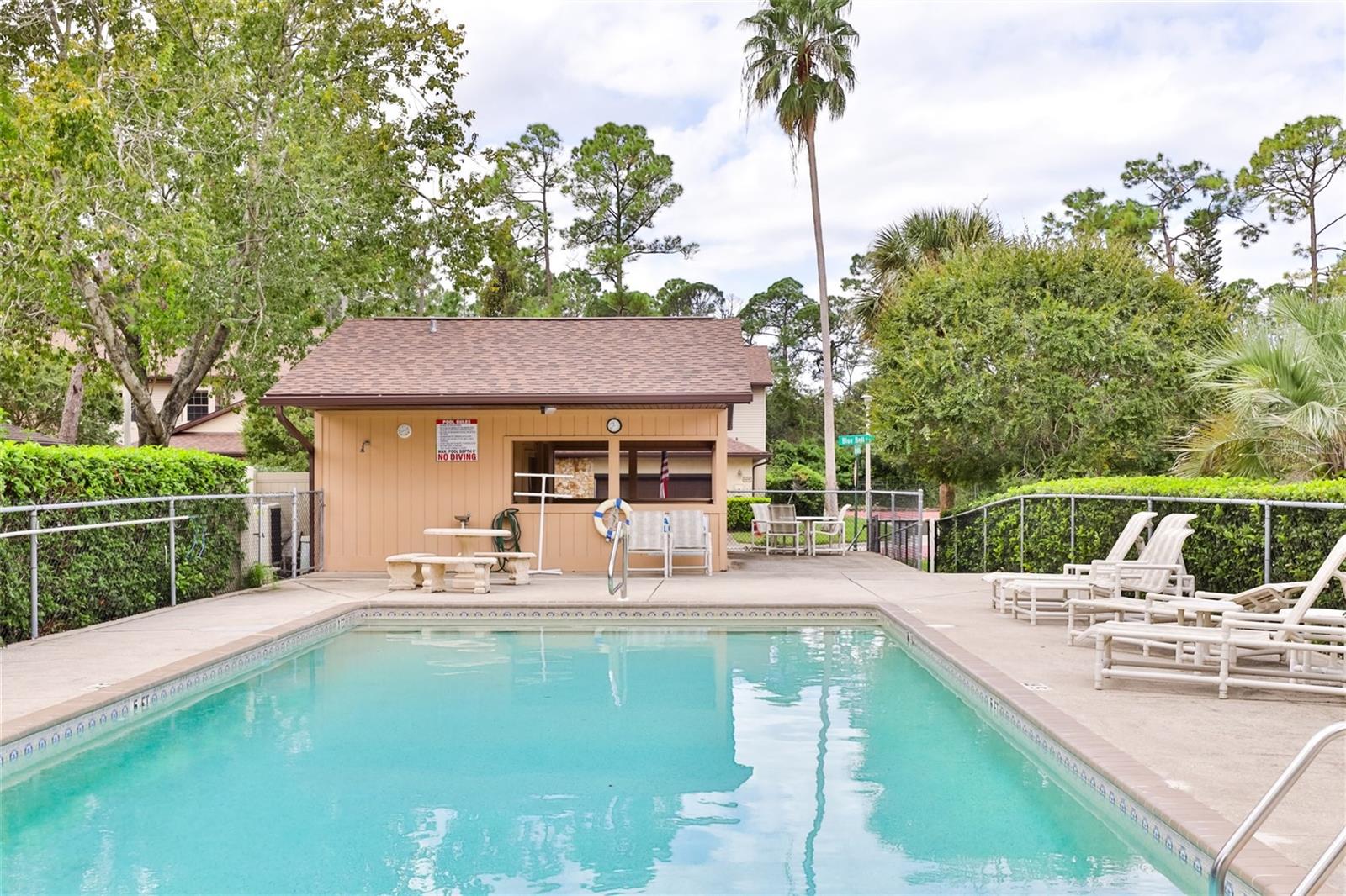 121 DOVECOTE LN