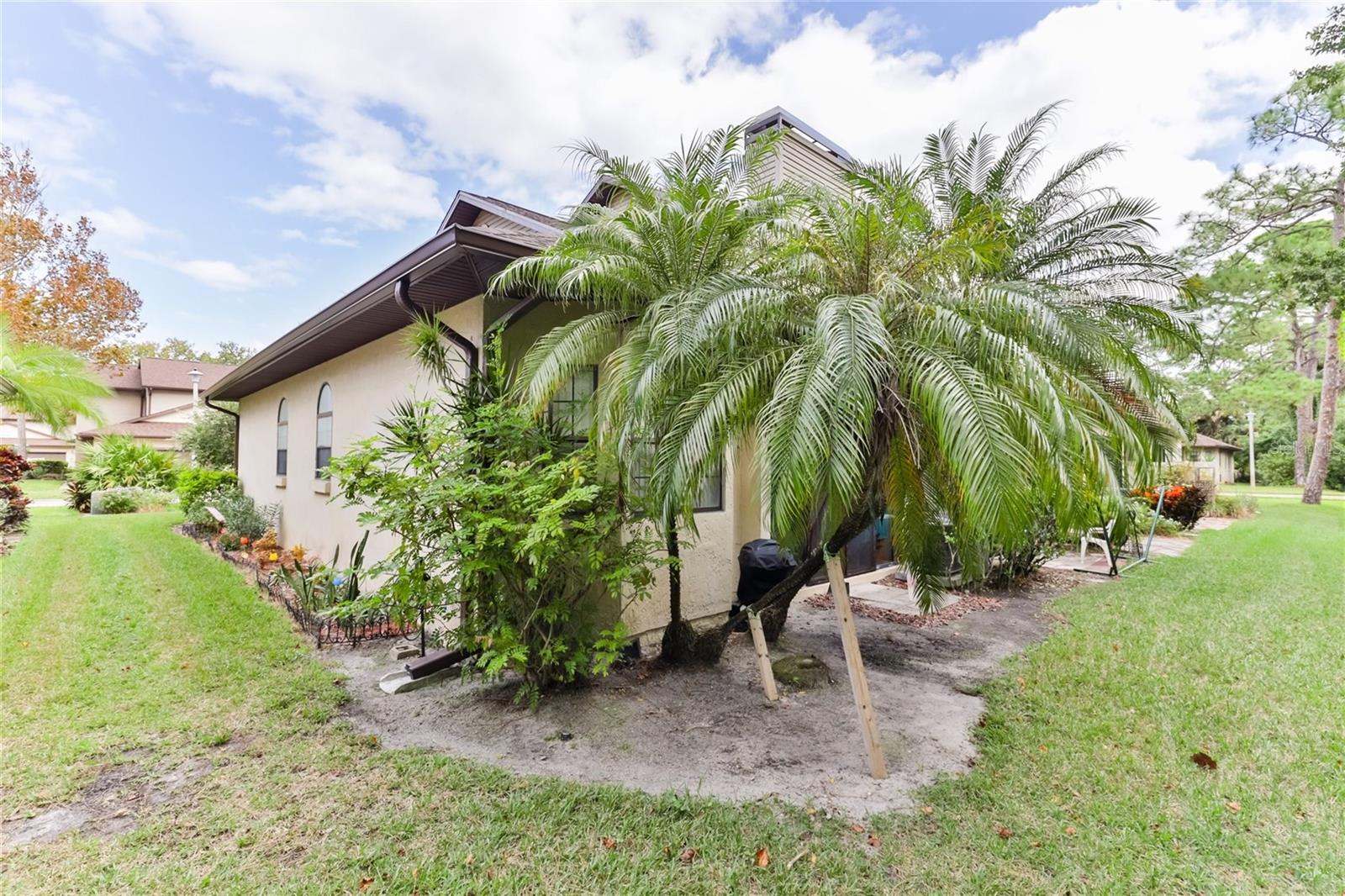 121 DOVECOTE LN