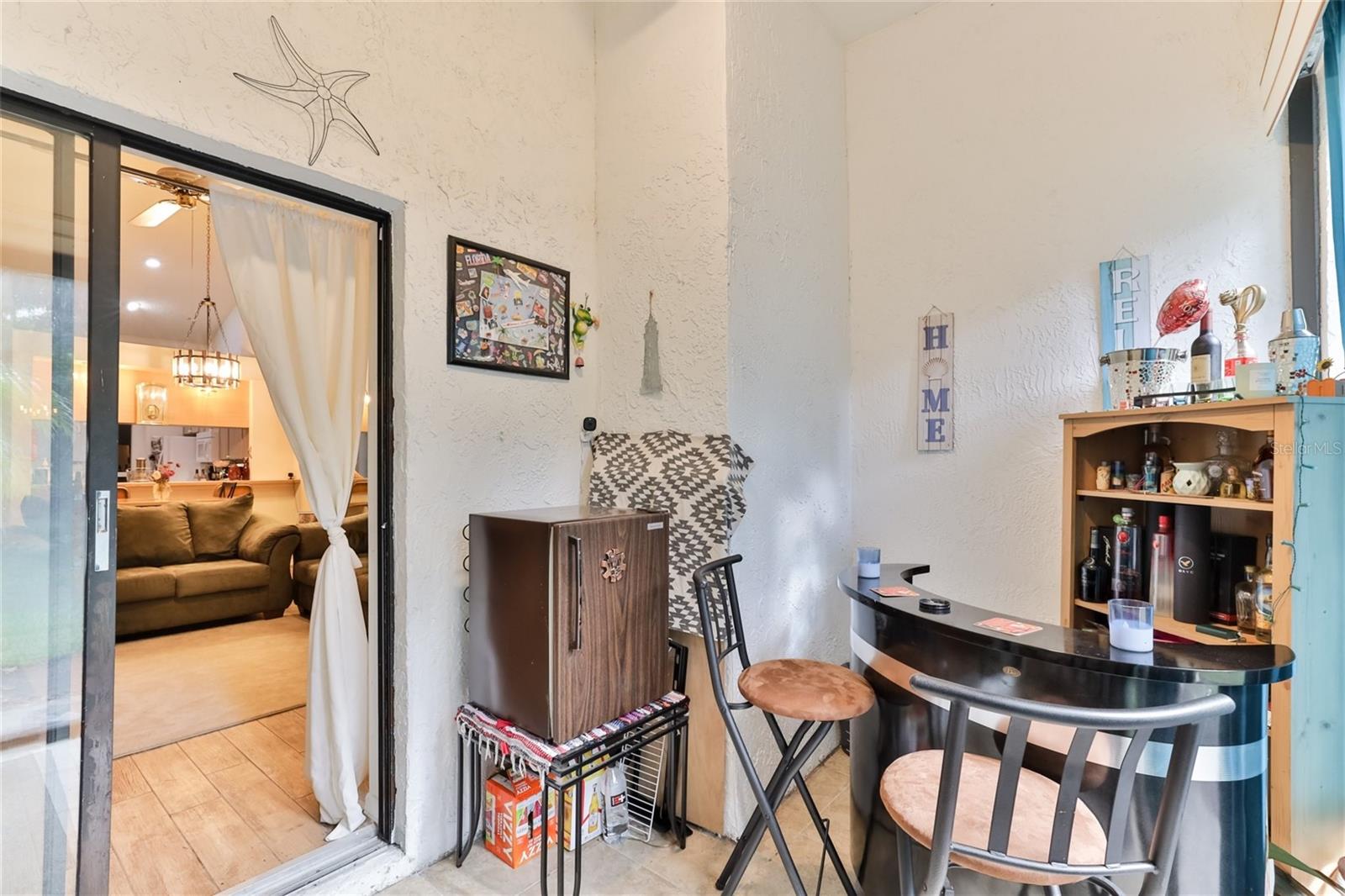 121 DOVECOTE LN