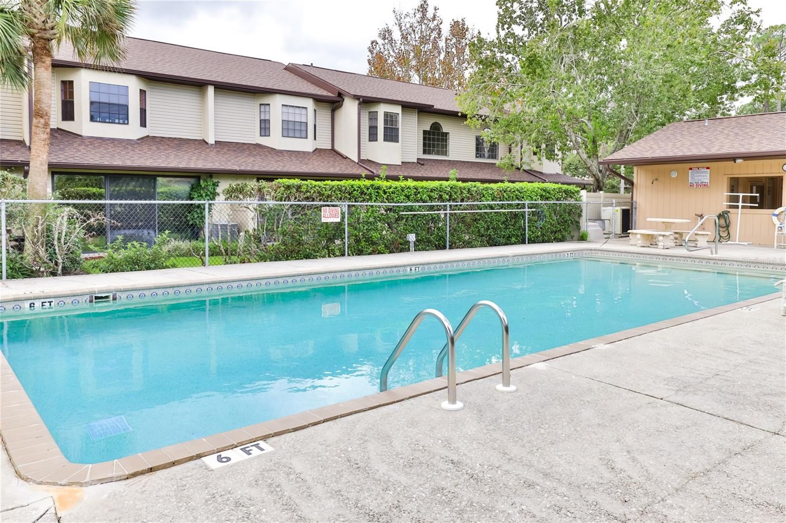 121 DOVECOTE LN