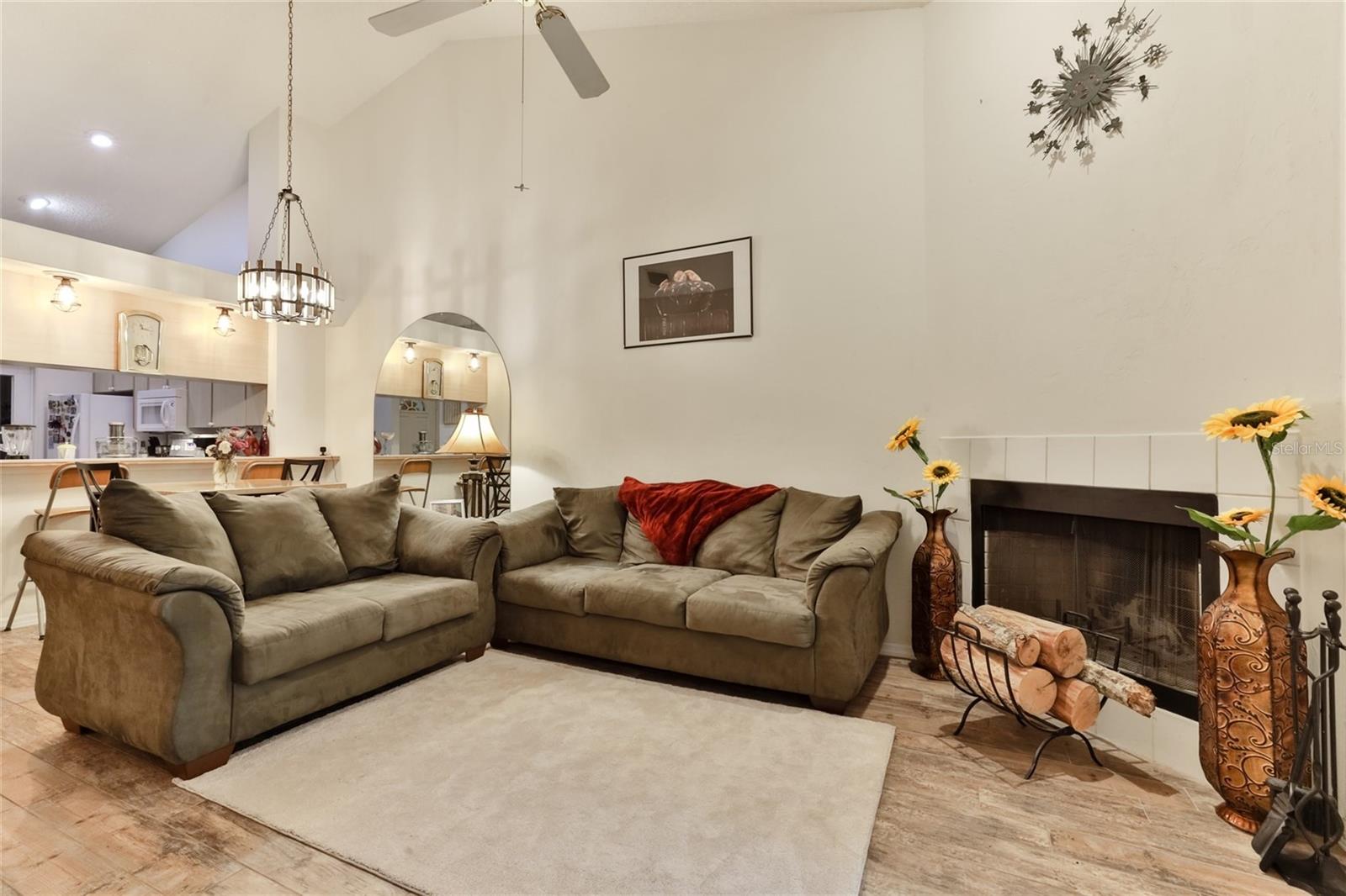 121 DOVECOTE LN