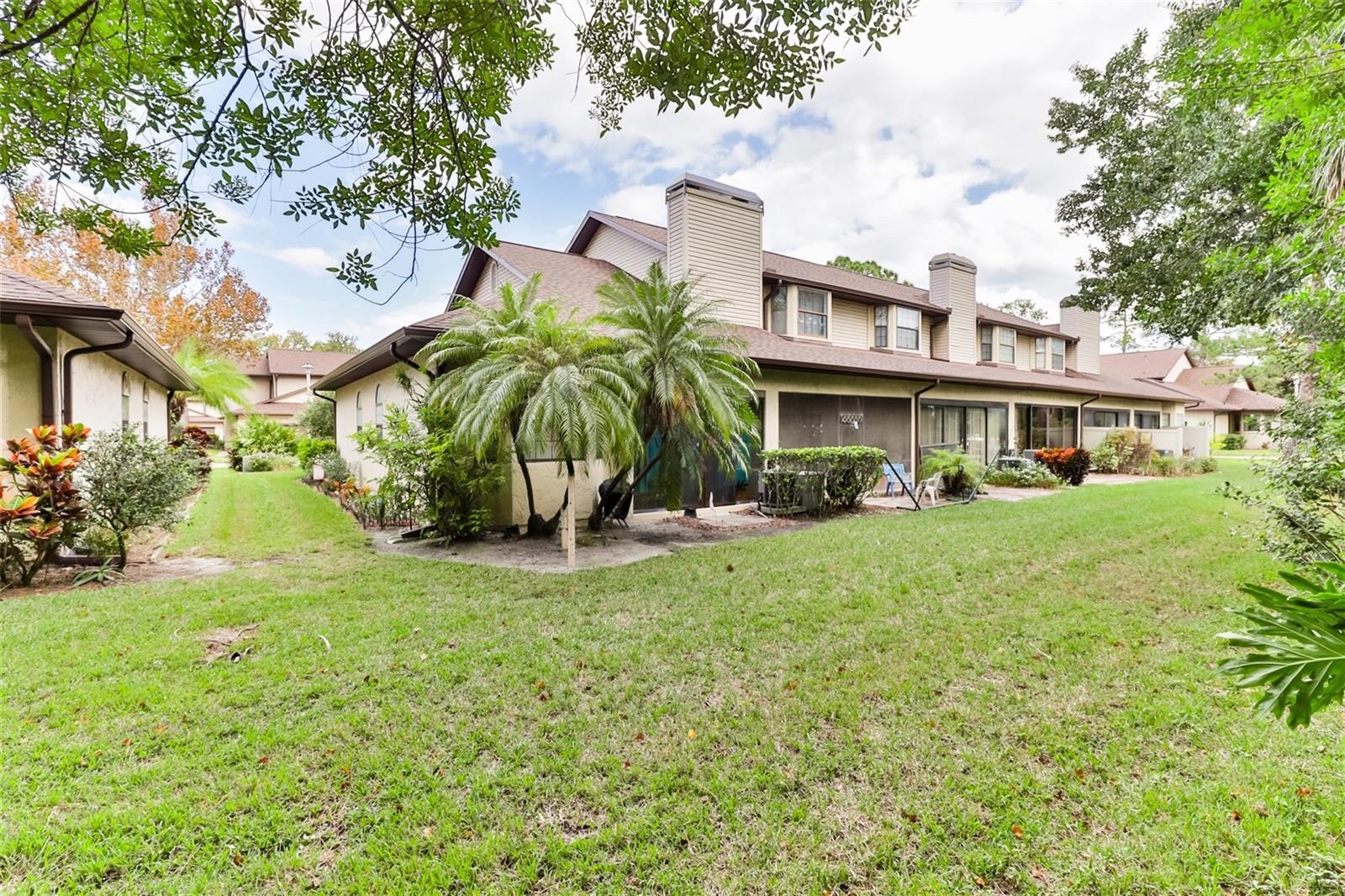 121 DOVECOTE LN
