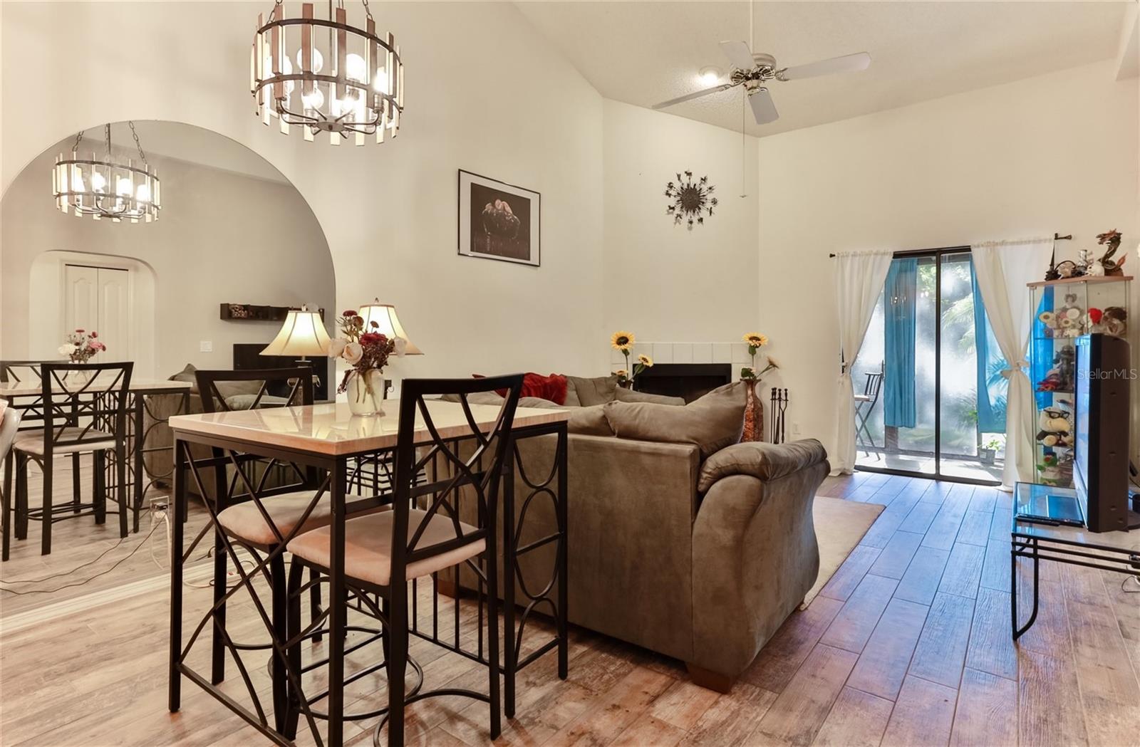 121 DOVECOTE LN